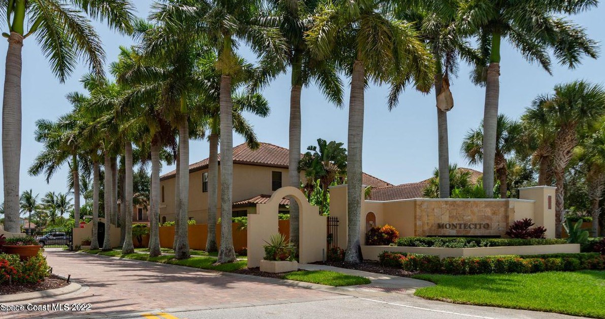 704 Mission Bay Dr, Melbourne, FL 32937-5702