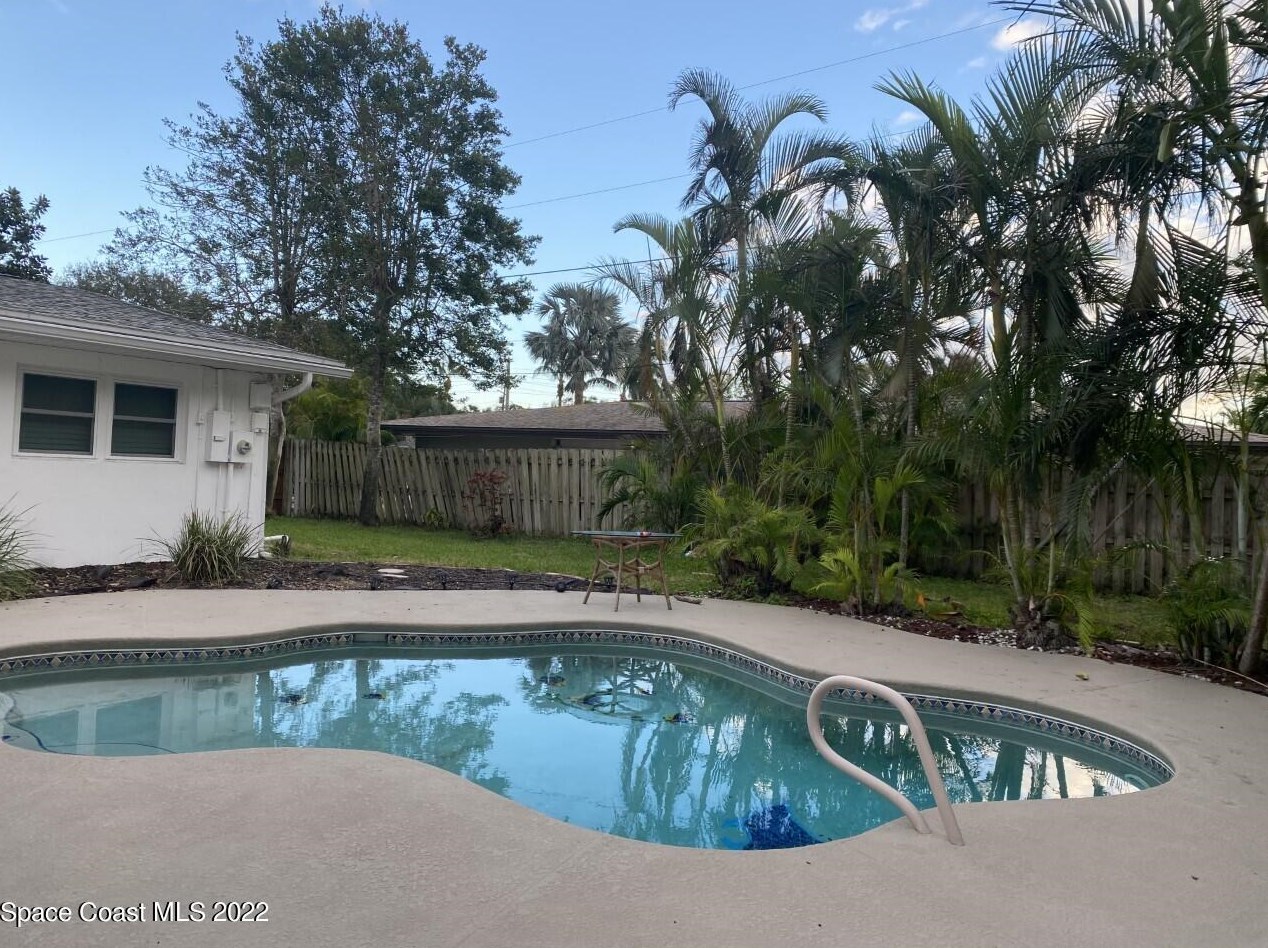 1090 N Ramona Ave, Melbourne, FL 32903