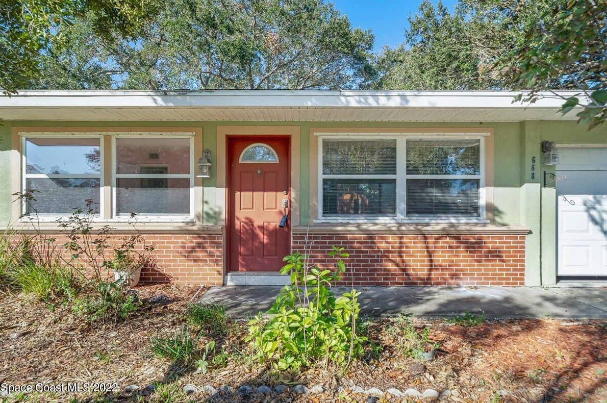 668 Hampton Dr, Melbourne, FL 32905-5728
