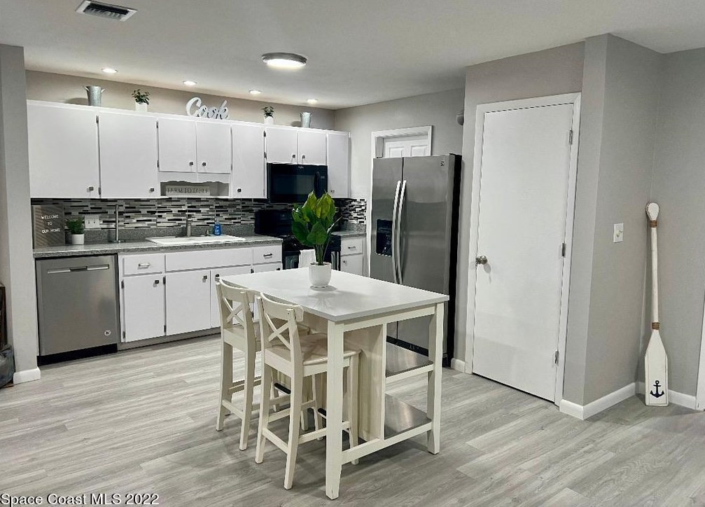 390 Needle Blvd, Merritt Island FL  32953-6103 exterior