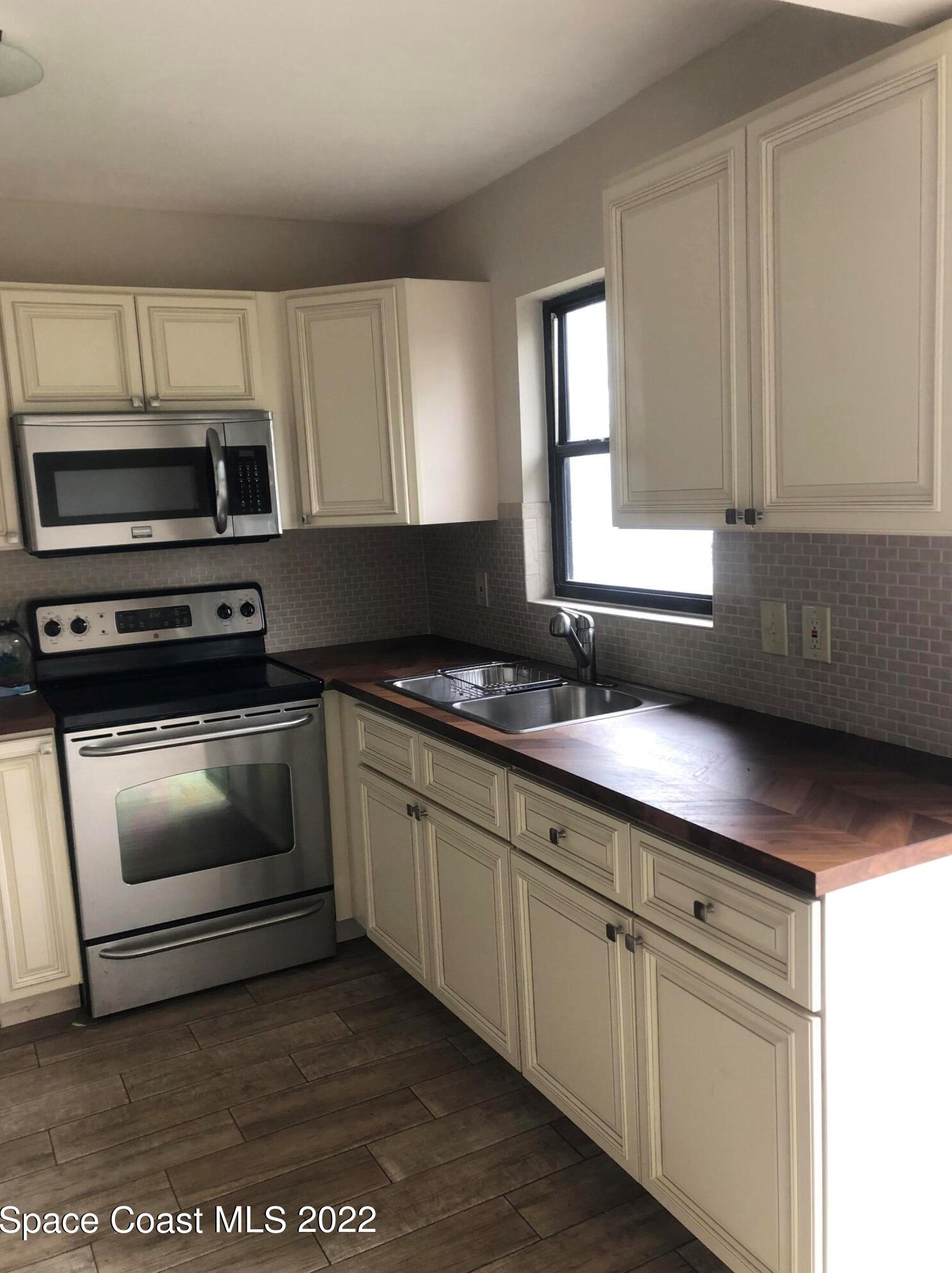 661 Sioux Ave, Melbourne, FL 32935