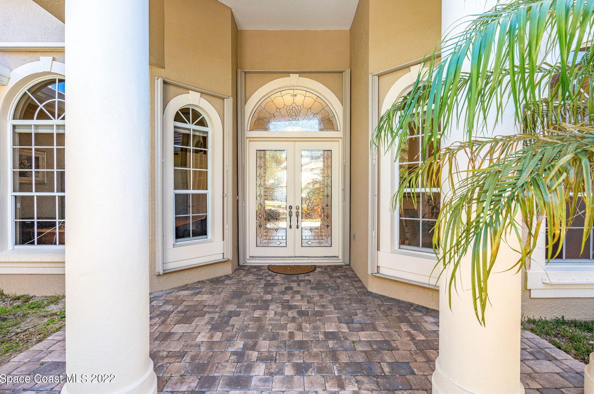 233 Flanders Dr, Melbourne, FL 32903-4043