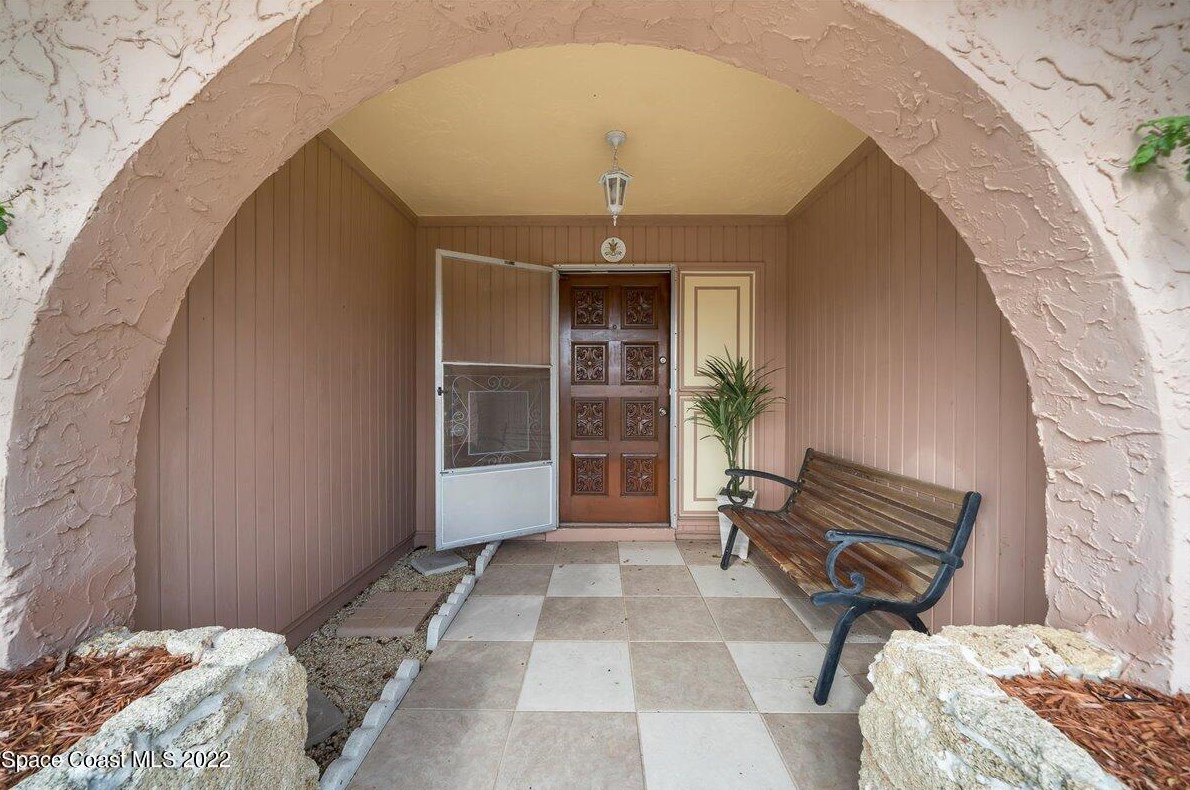 752 Bianca Dr, Melbourne, FL 32905-5701