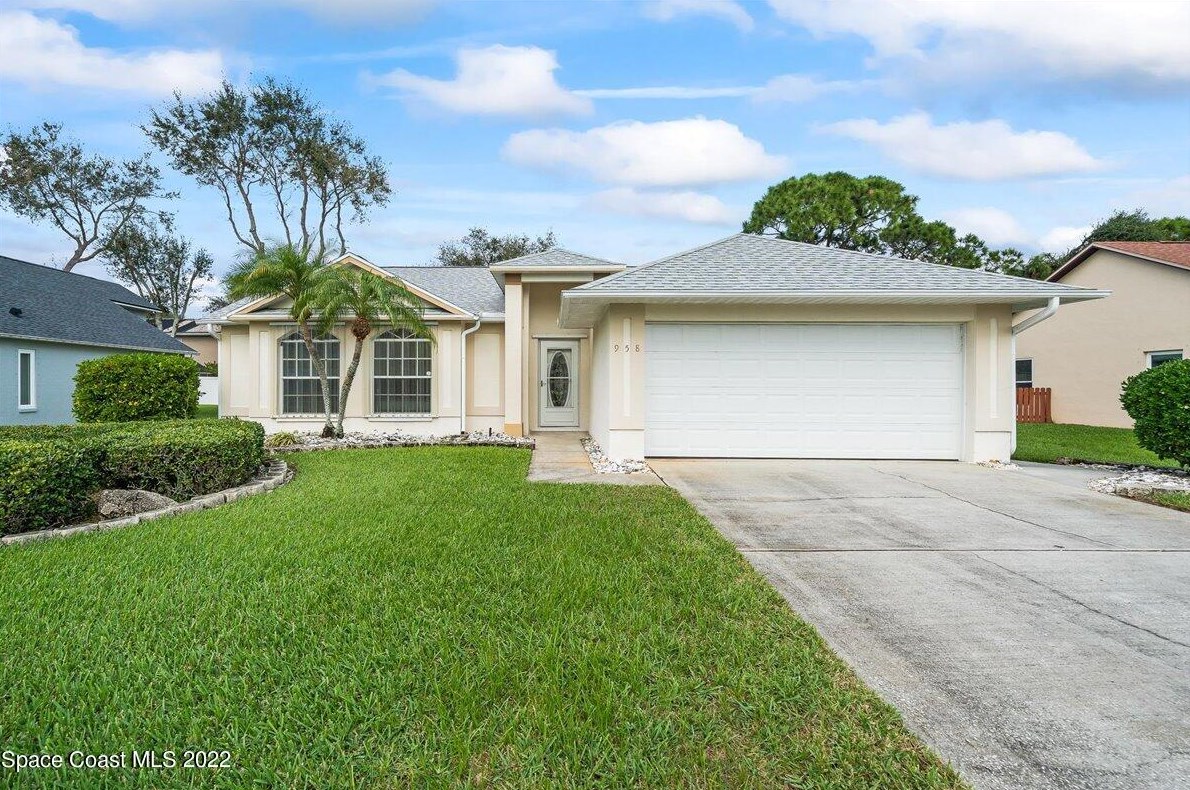 958 Tamarind Cir, Melbourne, FL 32955-4100
