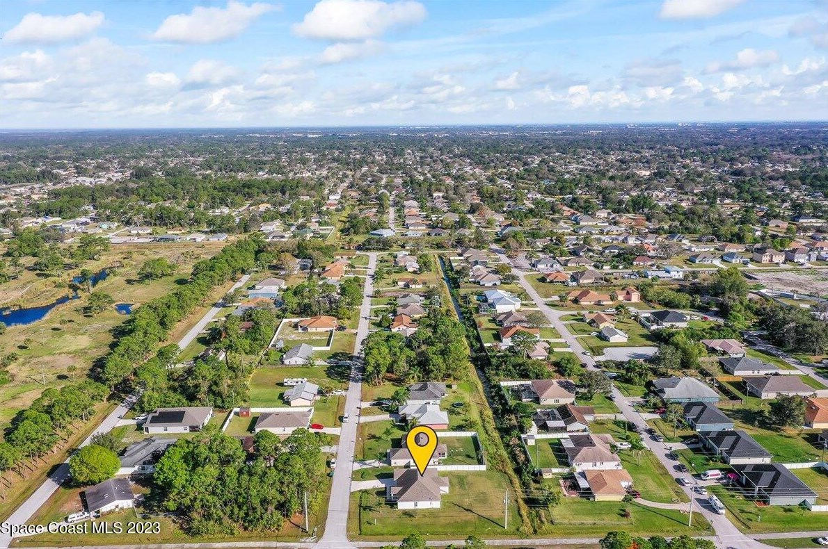 499 Ellington Ave, Melbourne FL  32909-4126 exterior