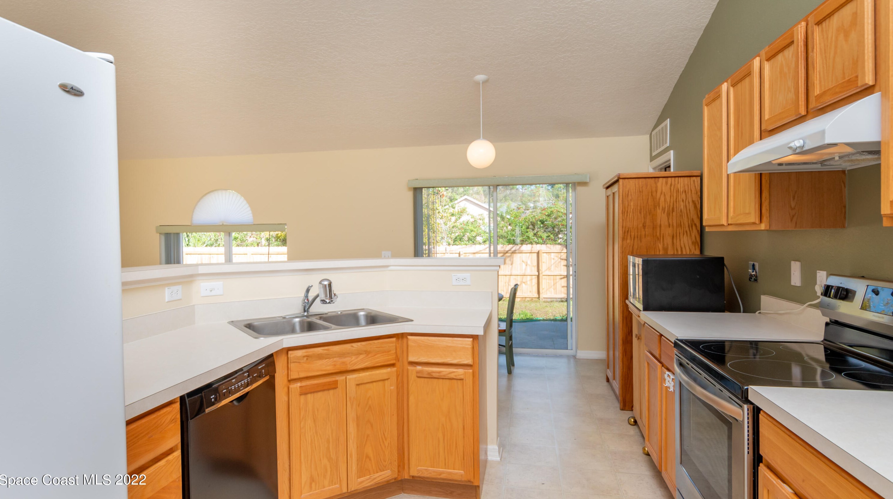 1045 Zambrana St, Melbourne, FL 32909-5272