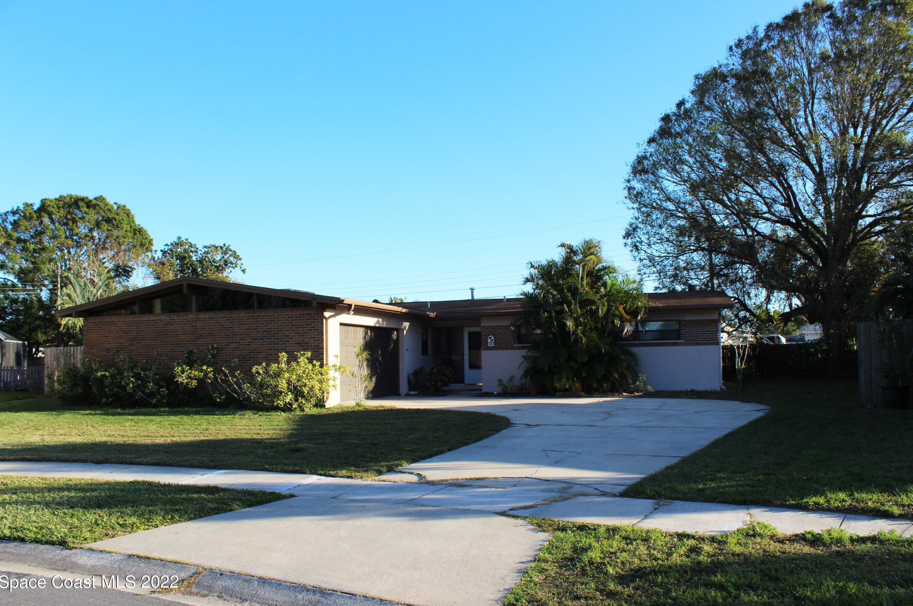 292 Lauren Ct, Merritt Island, FL 32952-3614
