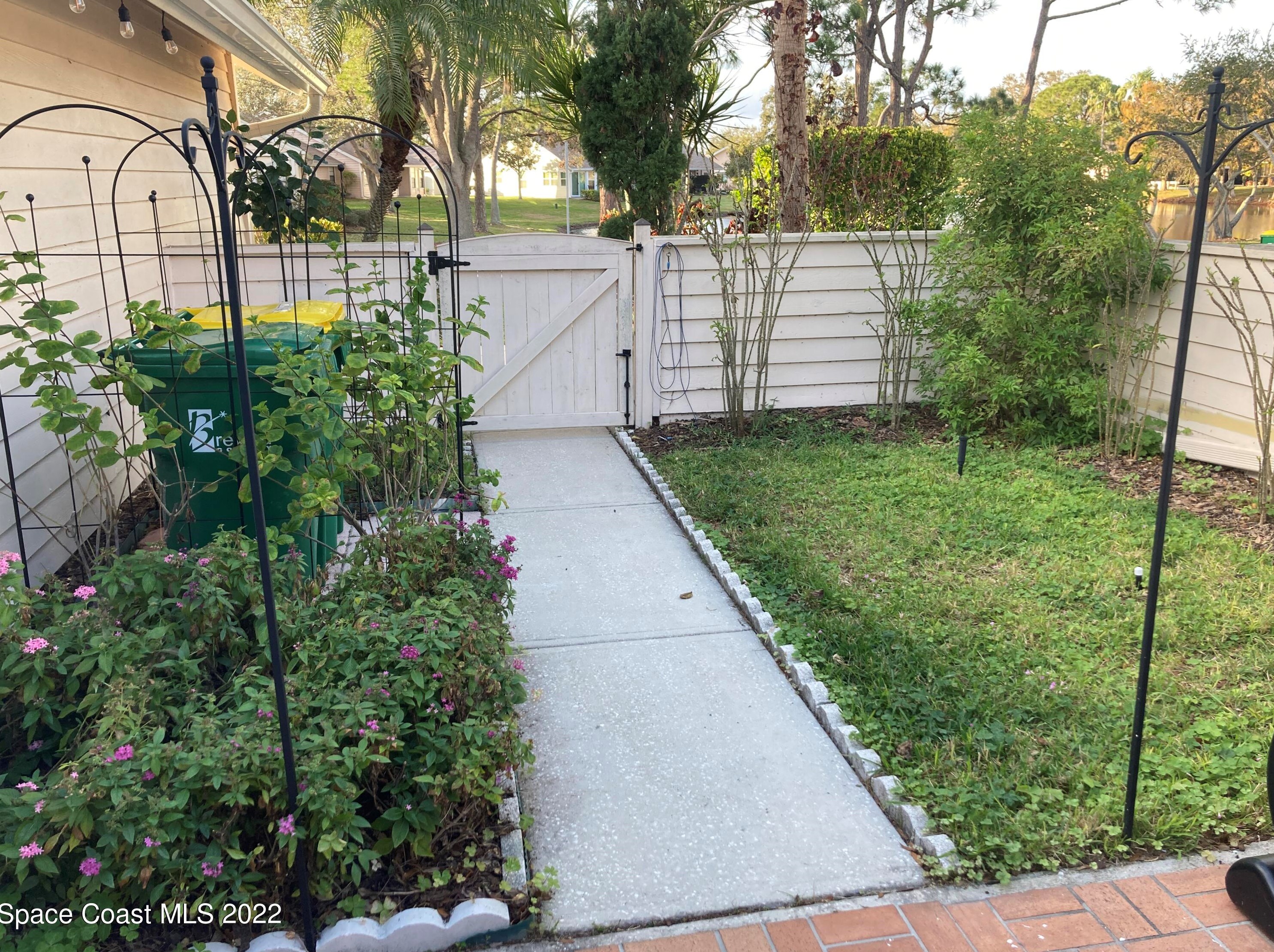 879 Ridge Lake Dr, Melbourne, FL 32940