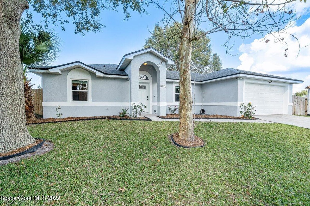 2207 Cogan Dr, Melbourne, FL 32909-8409