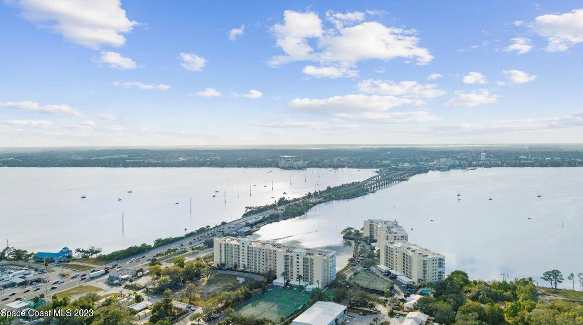 320 Nelson Dr, Merritt Island FL  32953-4733 exterior