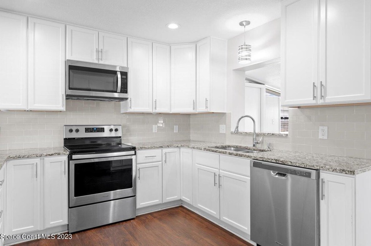 320 Nelson Dr, Merritt Island FL  32953-4733 exterior