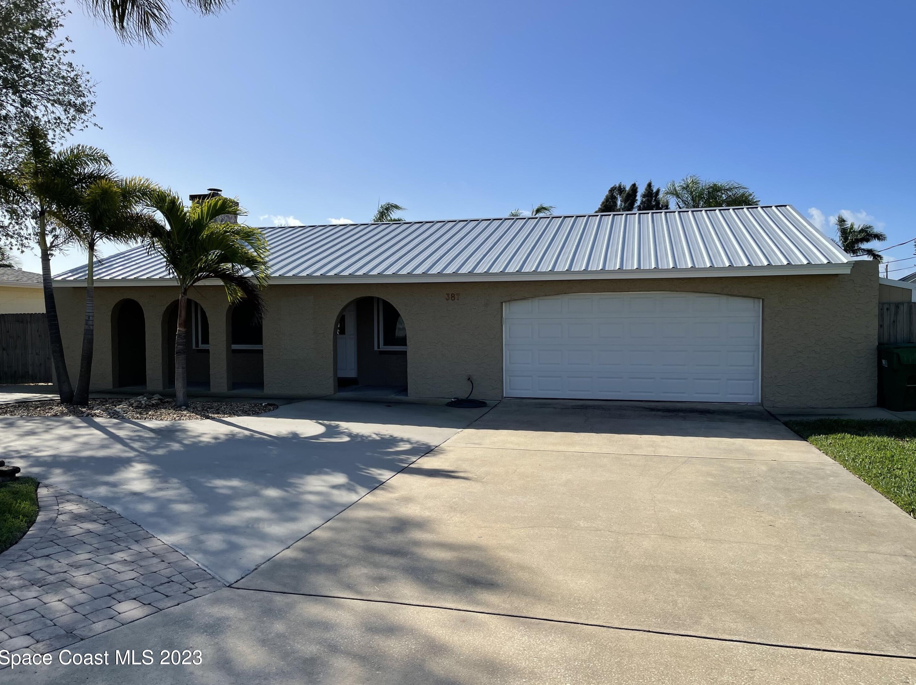 387 Carmine Dr, Cocoa Beach FL  32931-3615 exterior