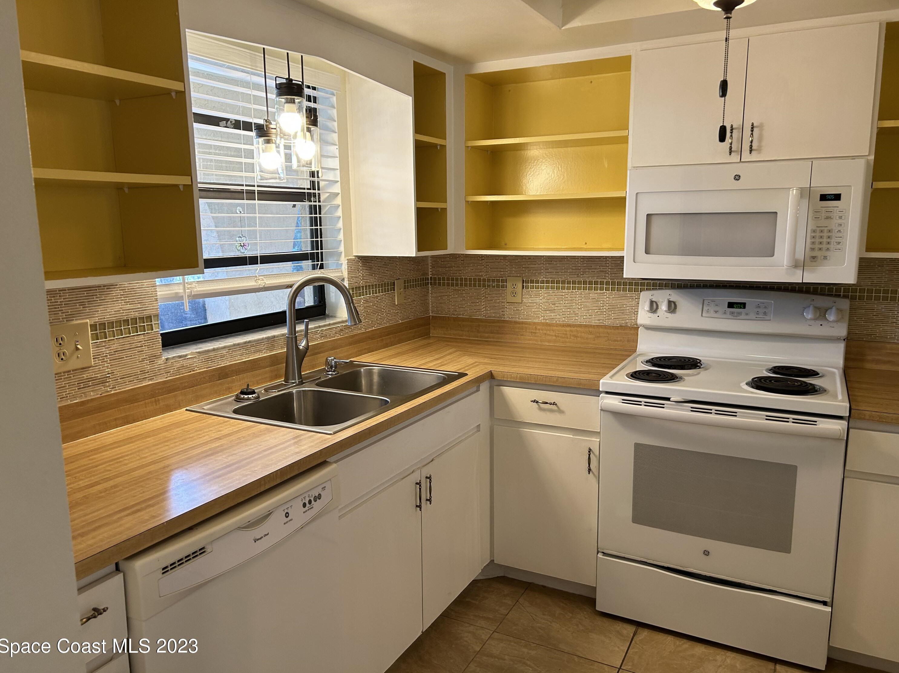 205 Palmetto Ave #208, Merritt Island, FL 32953