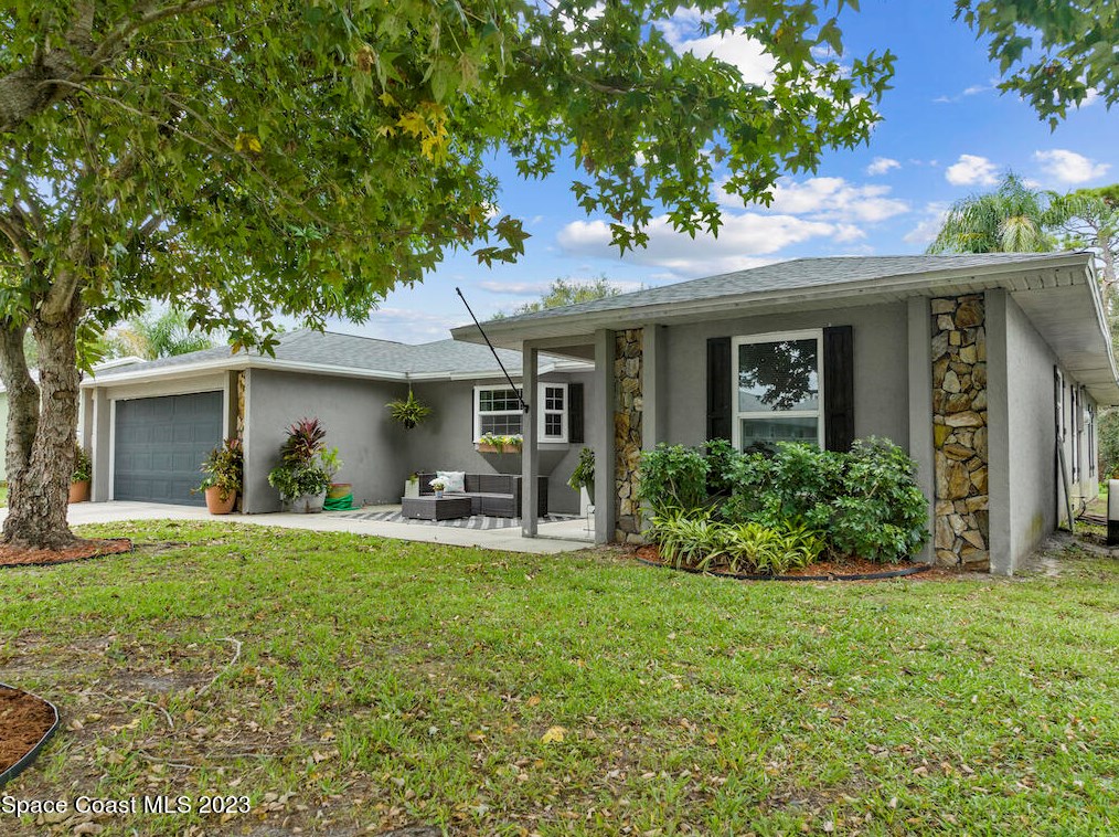 121 Harris Dr, Sebastian, FL 32958