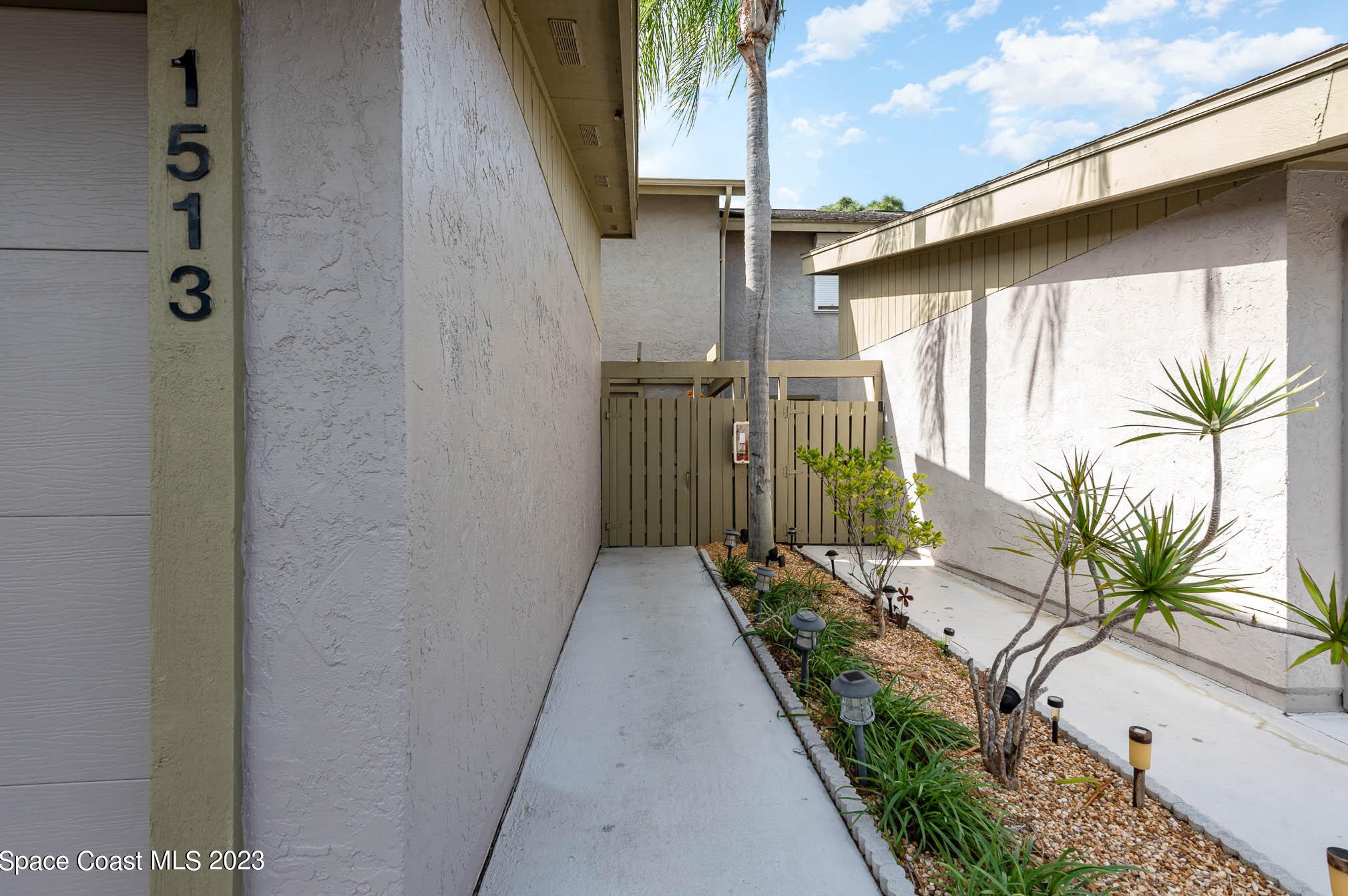 1513 Club Gardens Dr, Melbourne, FL 32905-6529