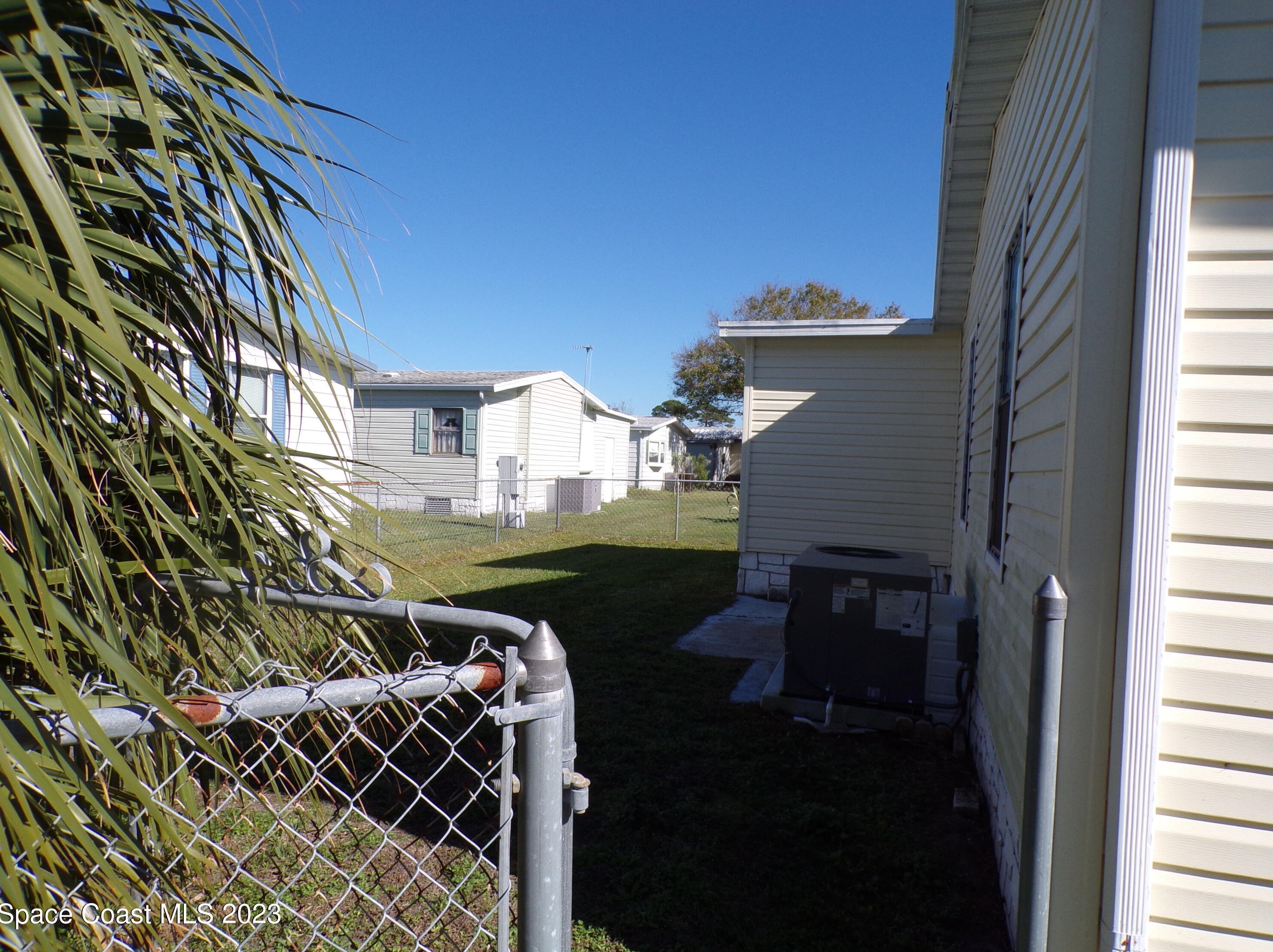 496 Tarpon Dr, Sebastian, FL 32976
