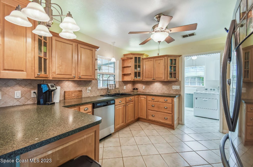 610 Barrett Dr, Merritt Island FL  32952-5885 exterior