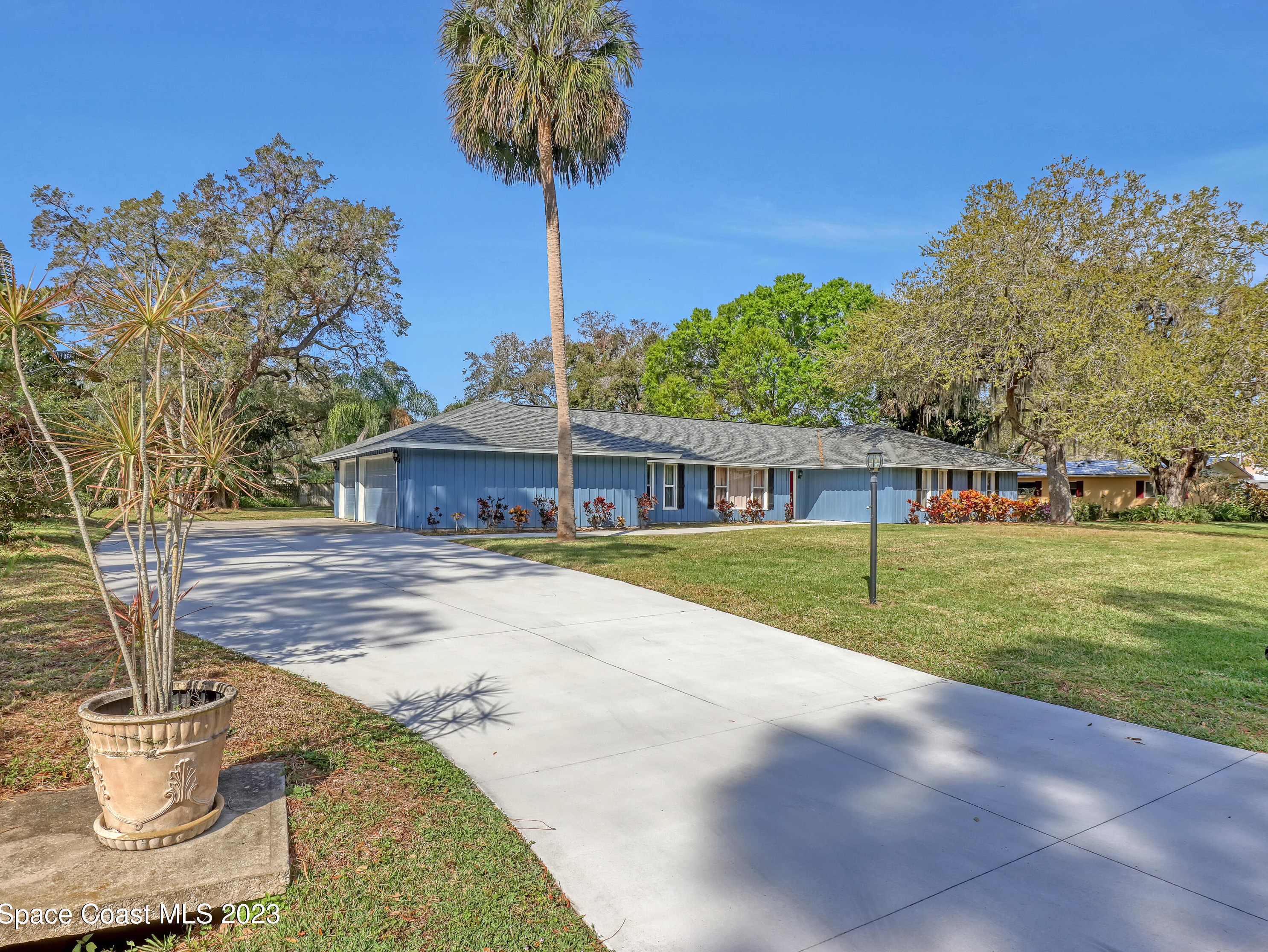 2195 Heron Dr, Merritt Island, FL 32952-4046