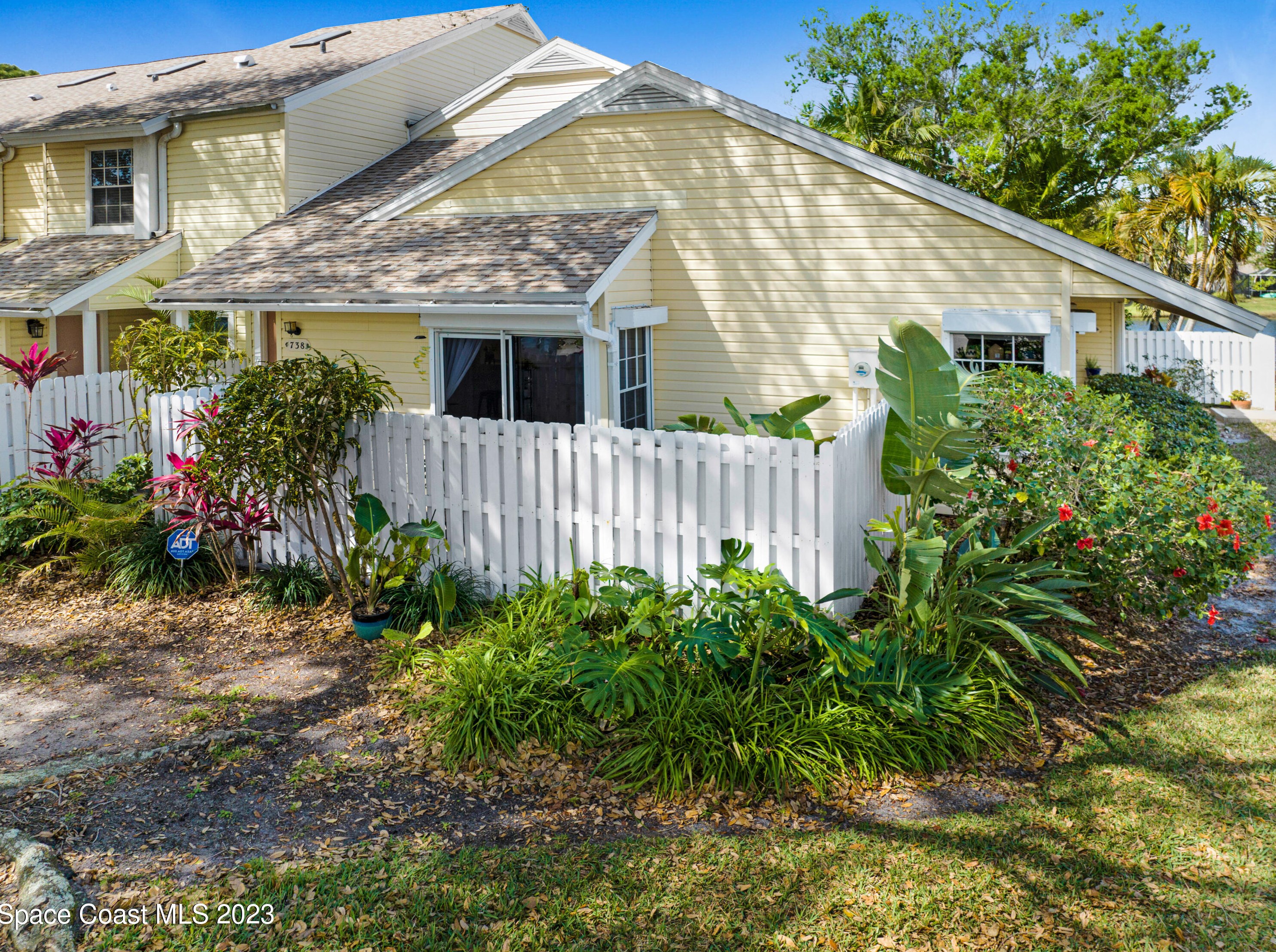 738 Players Ct, Melbourne, FL 32940-7025