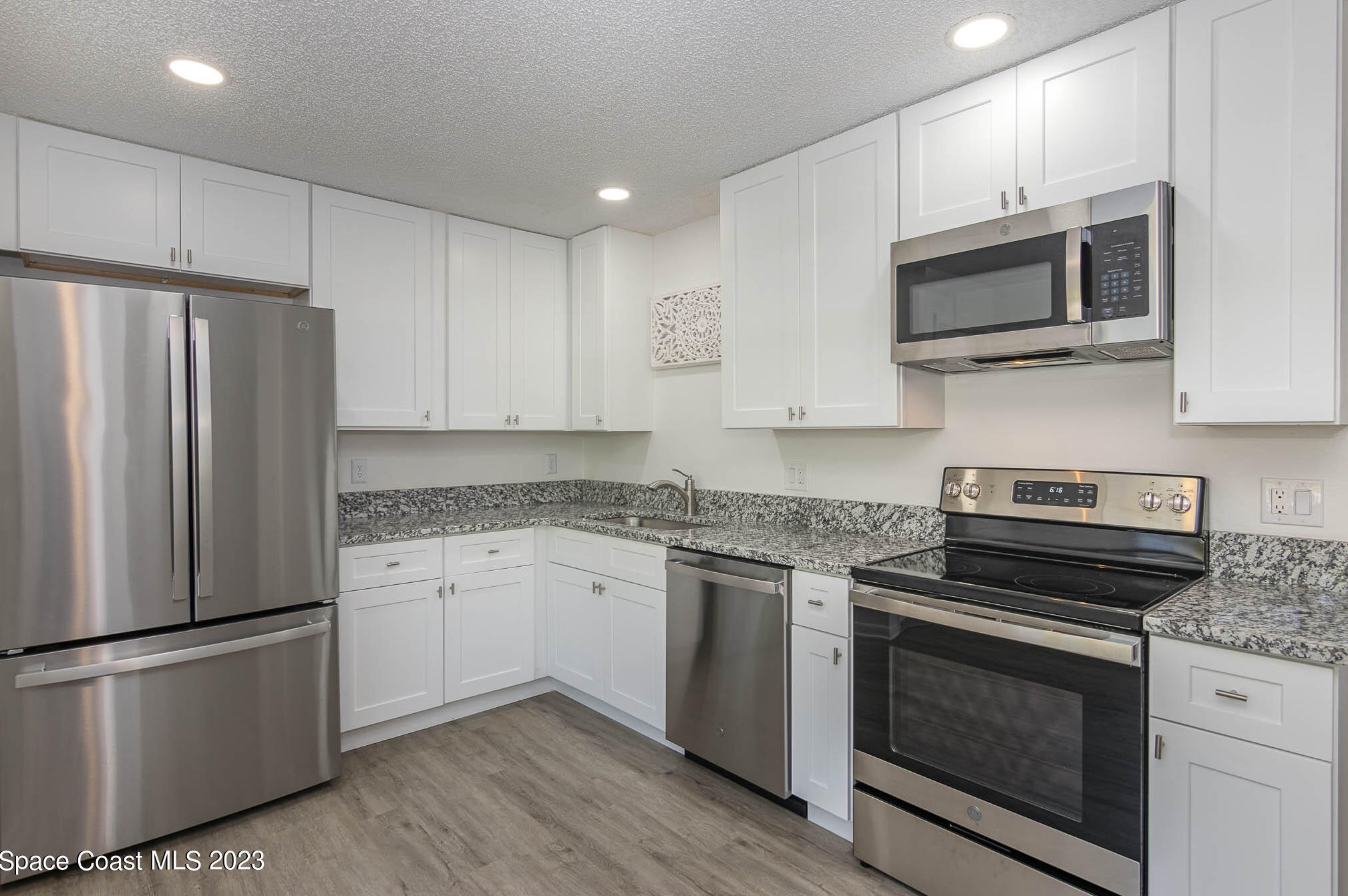 842 Glendale Ave, Melbourne, FL 32907-7041