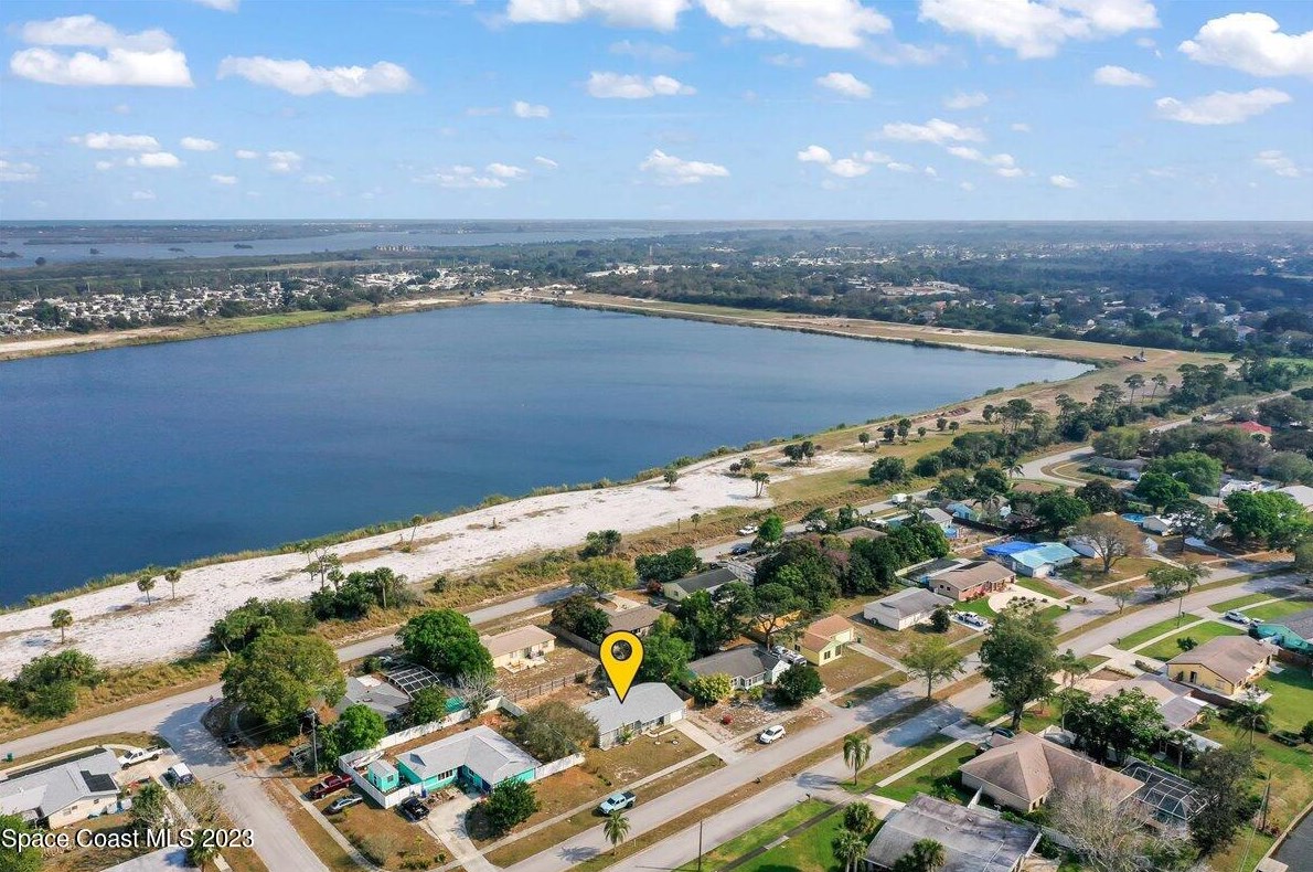 955 Schumann Dr, Sebastian, FL 32958
