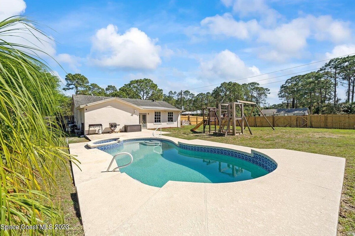 792 Schean Ave, Melbourne, FL 32908-4213