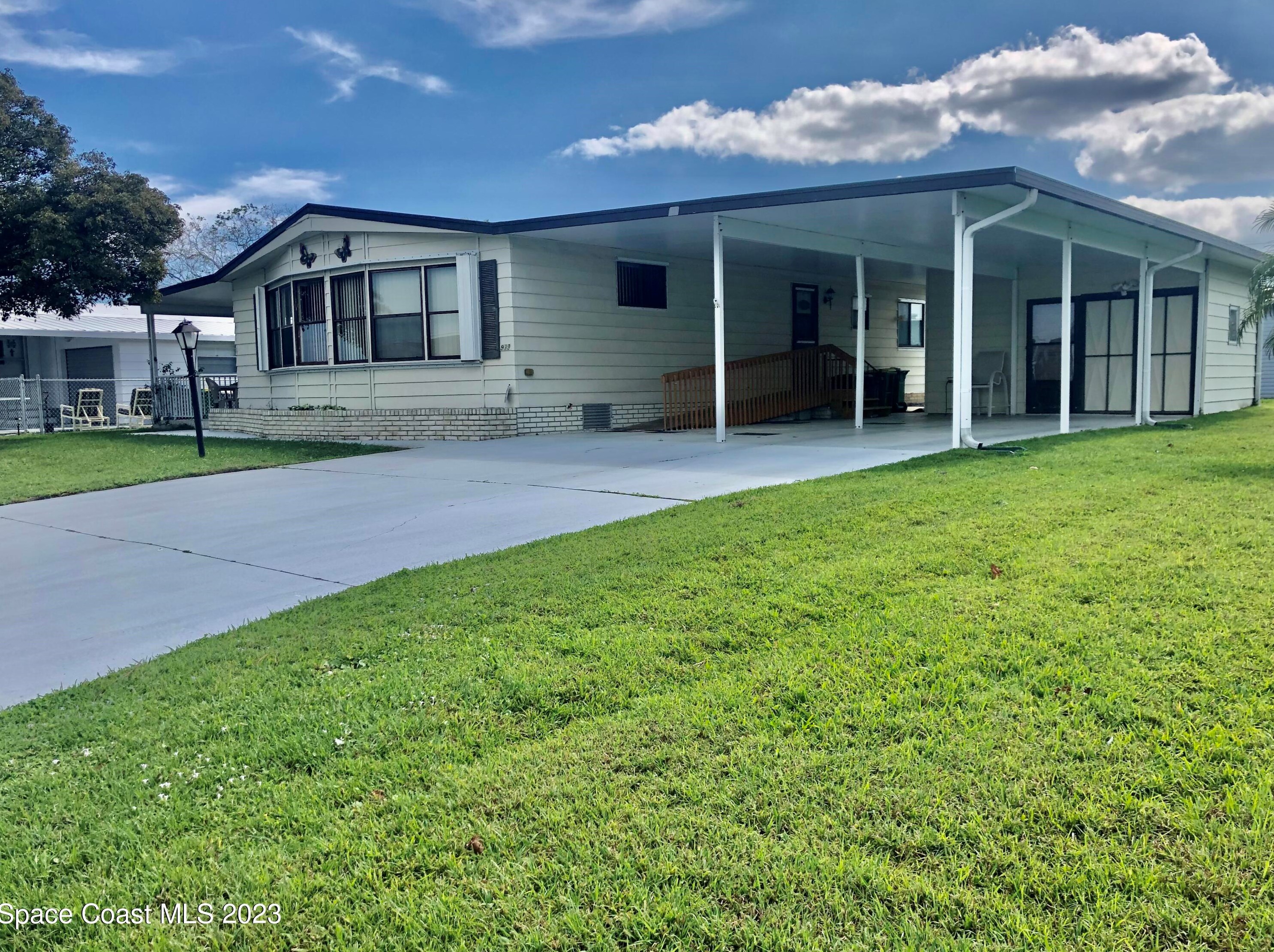 939 Thrush Cir, Sebastian, FL 32976
