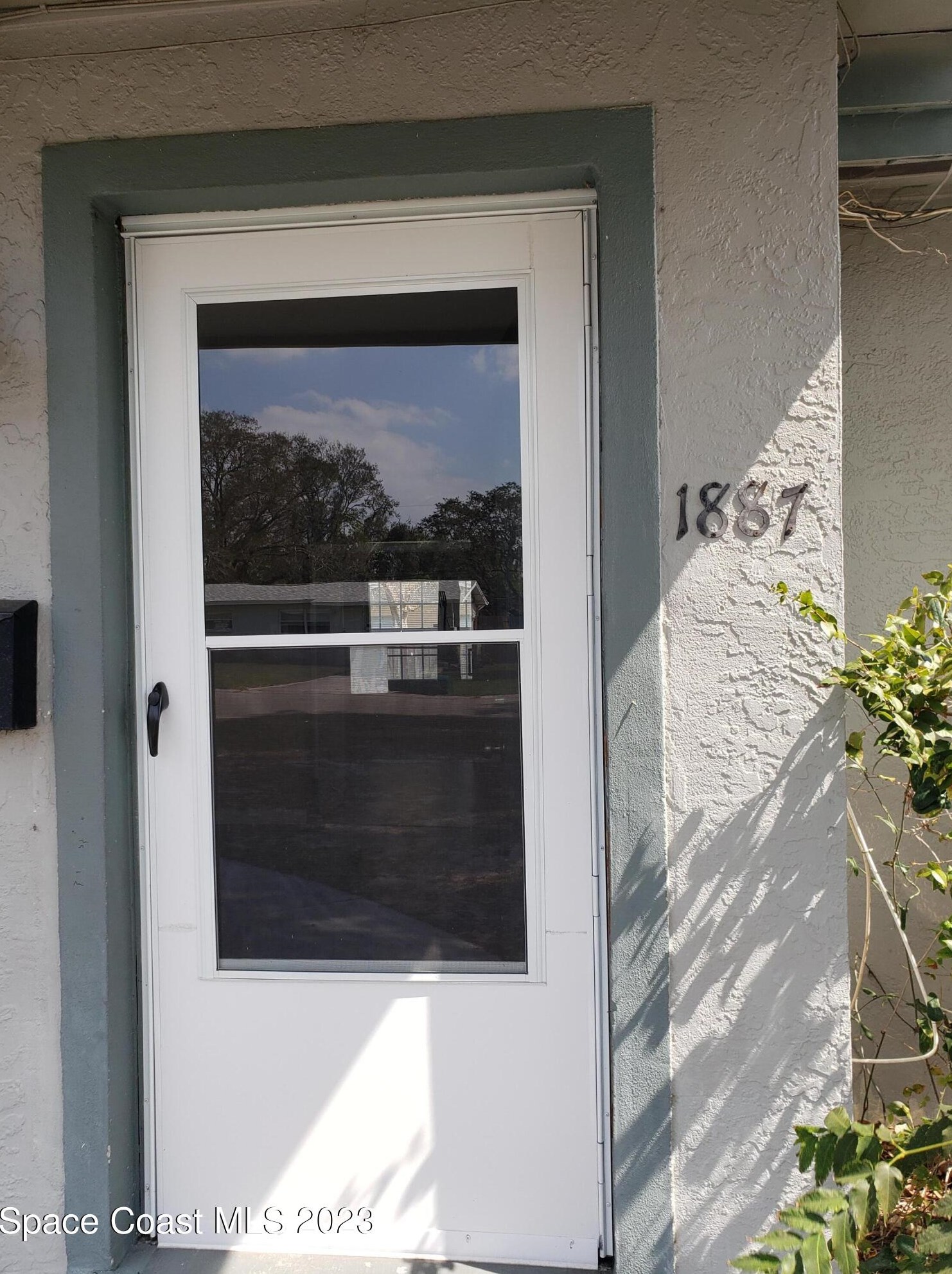 1887 Oakwood Dr, Melbourne, FL 32935-5439