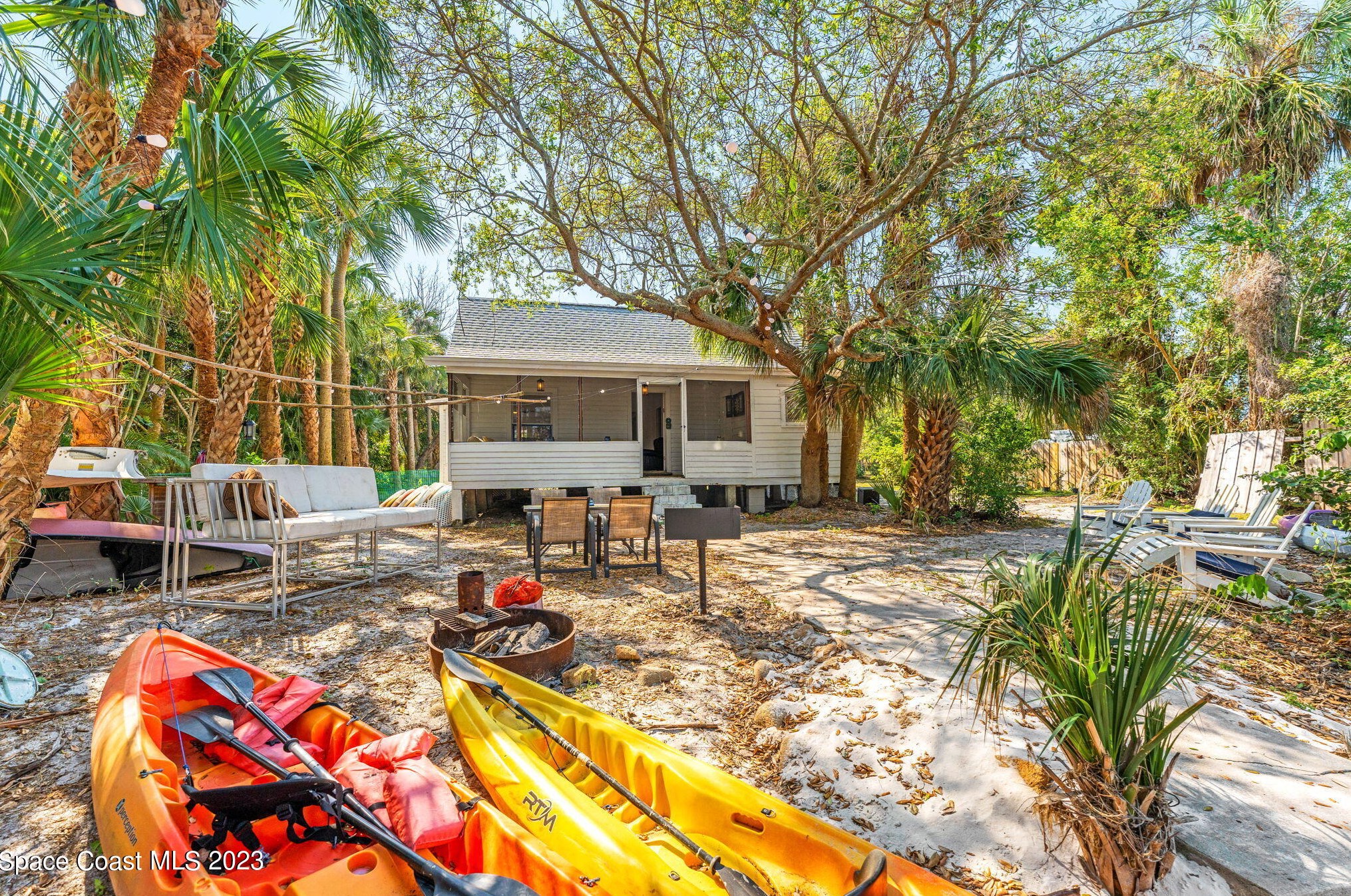 1365 Pineapple Ave, Melbourne FL 32935-6541 exterior