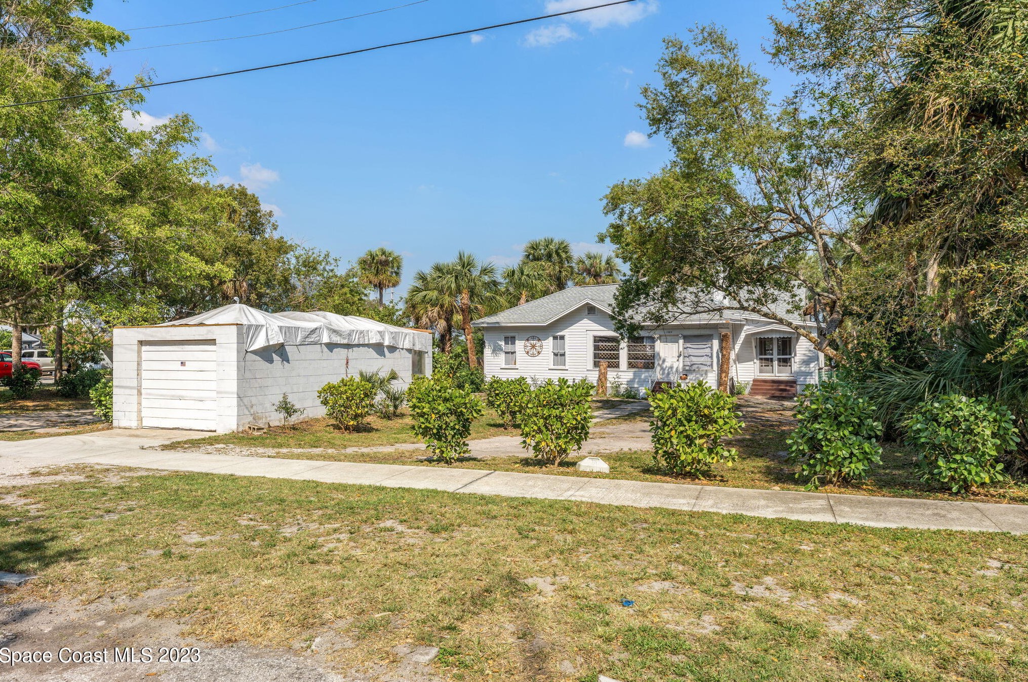 1365 Pineapple Ave, Melbourne FL 32935-6541 exterior