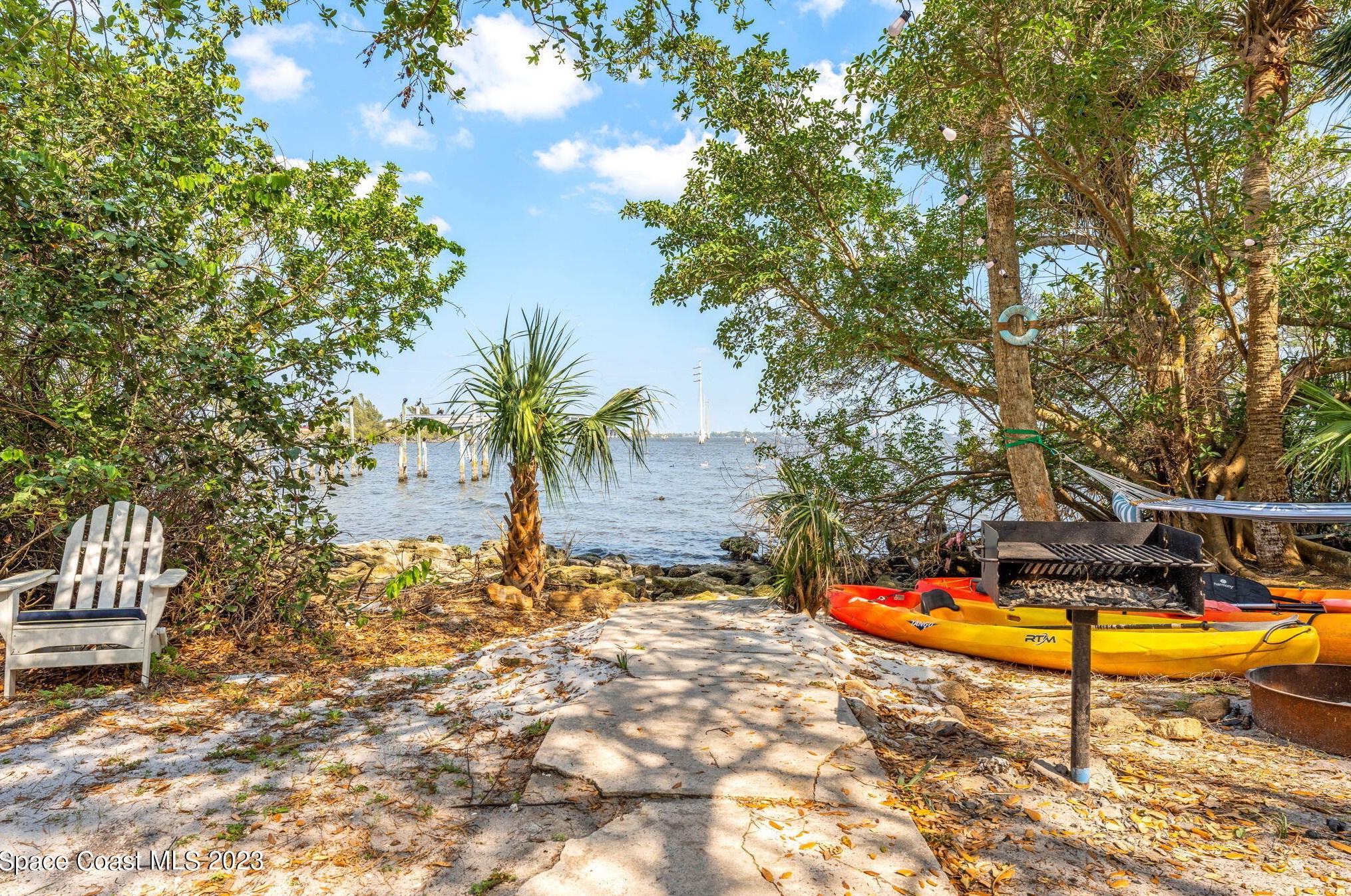 1365 Pineapple Ave, Melbourne FL 32935-6541 exterior