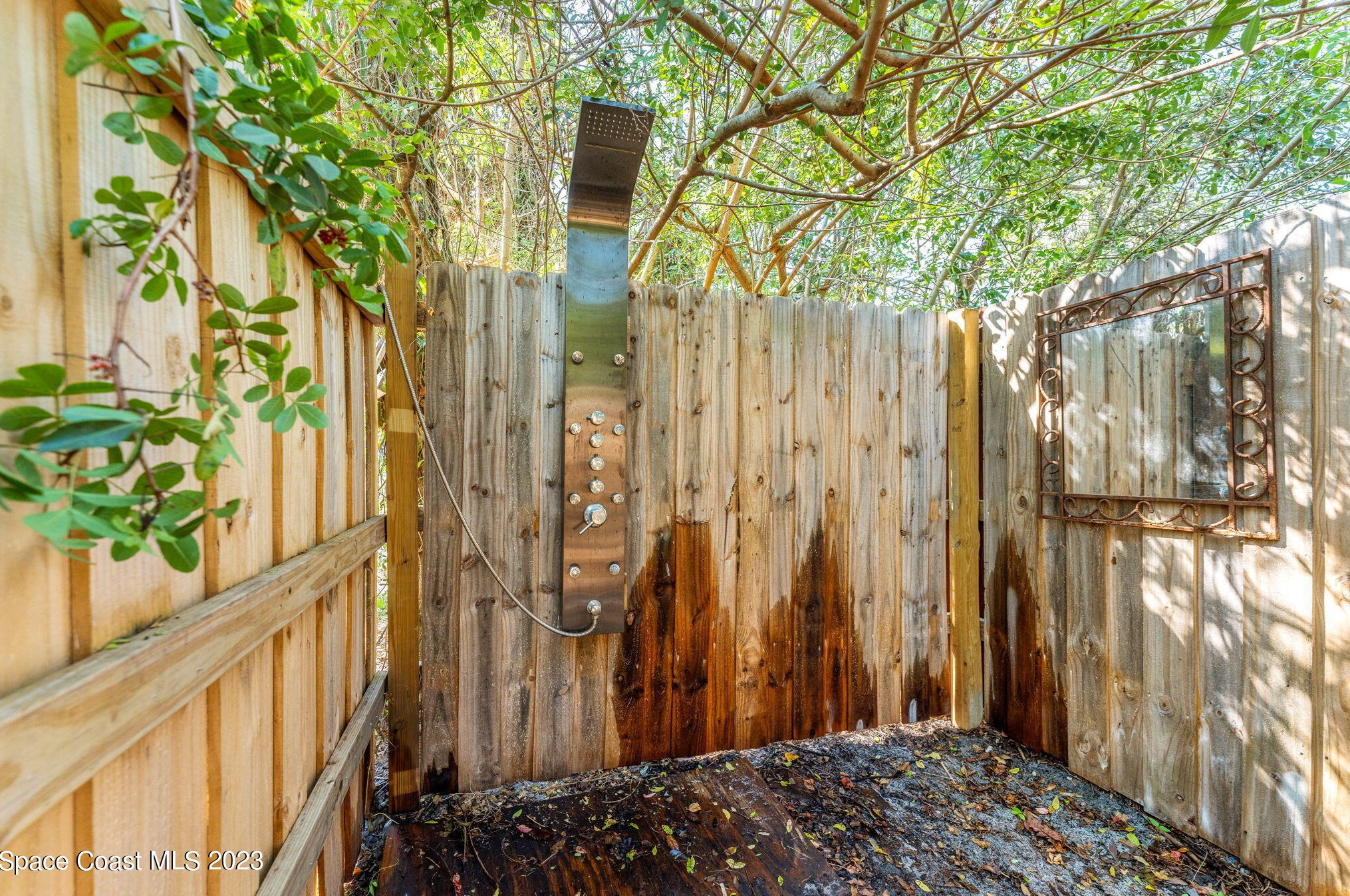 1365 Pineapple Ave, Melbourne FL 32935-6541 exterior