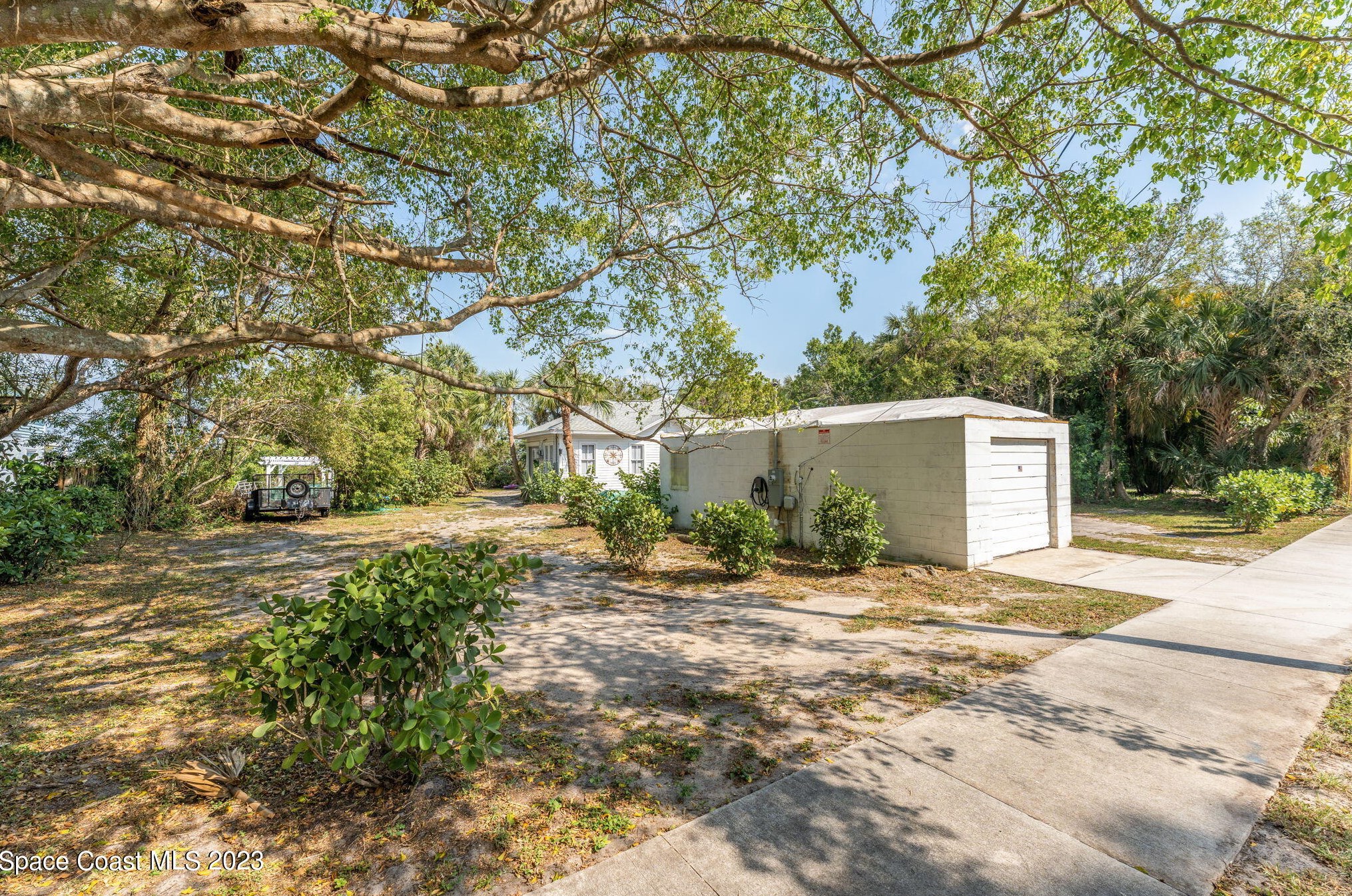 1365 Pineapple Ave, Melbourne FL 32935-6541 exterior