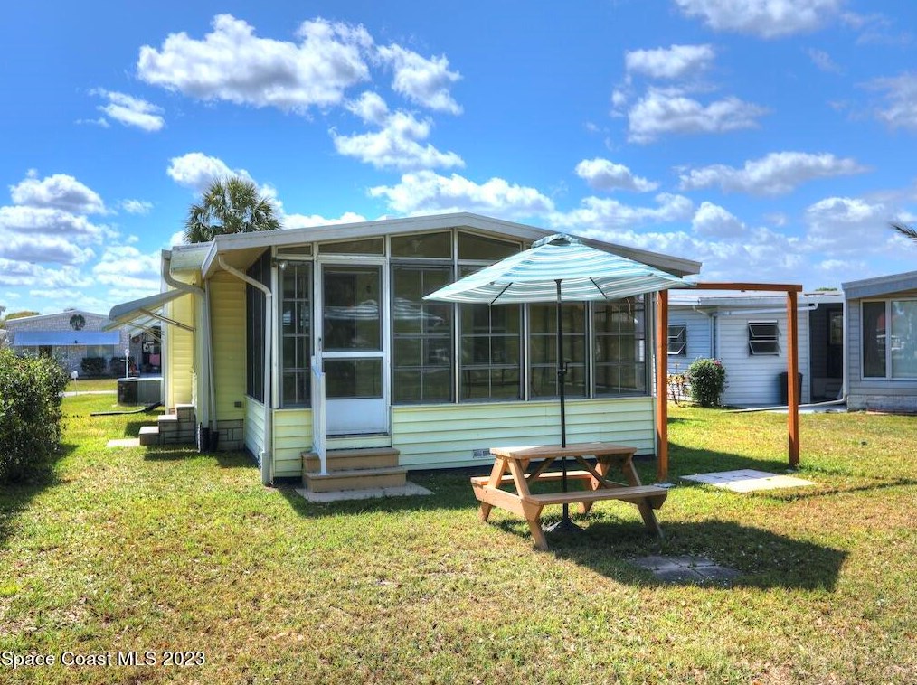 1086 Parkway Ln, Sebastian, FL 32976