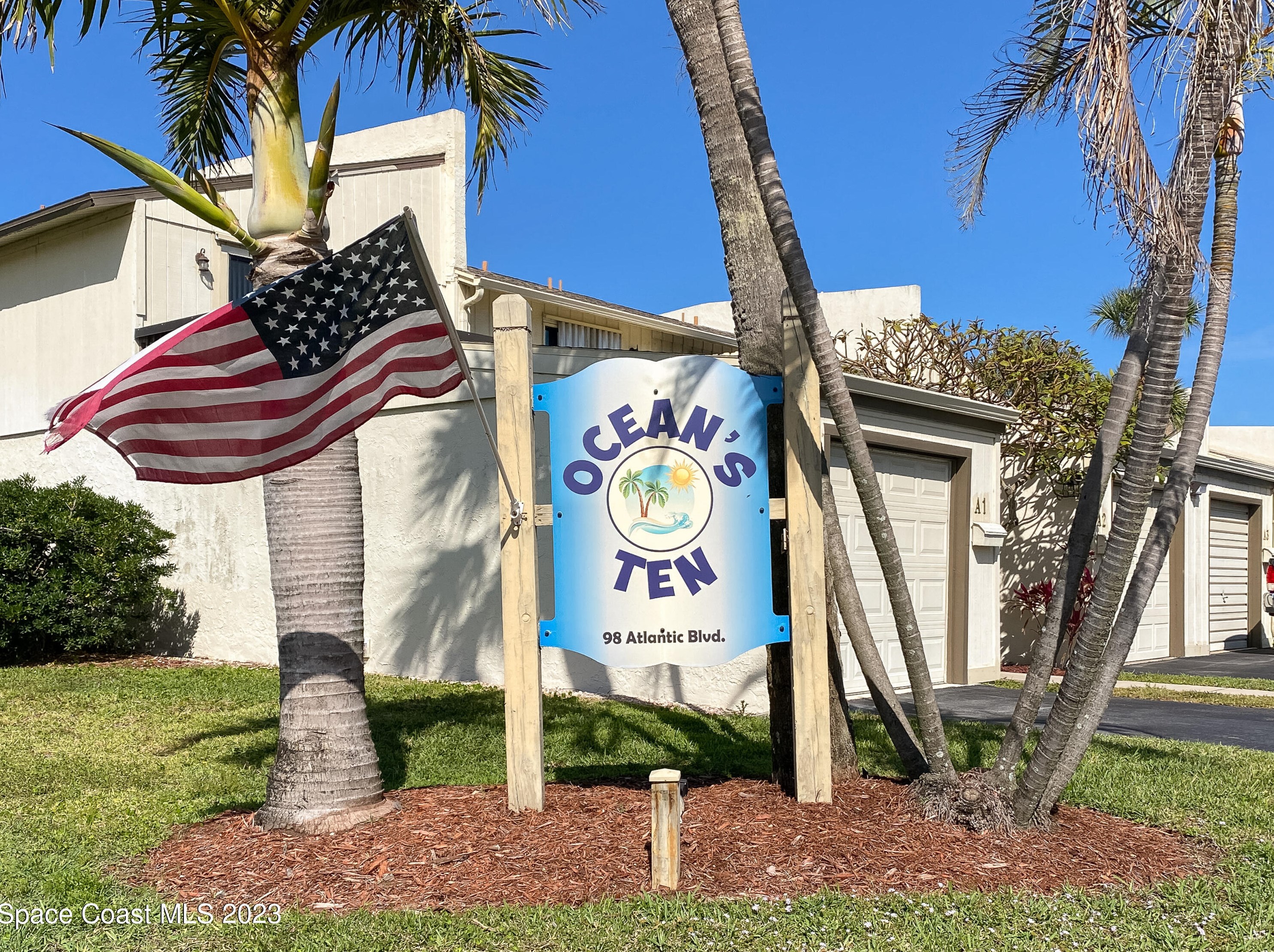 98 Atlantic Blvd, Melbourne, FL 32937-2757
