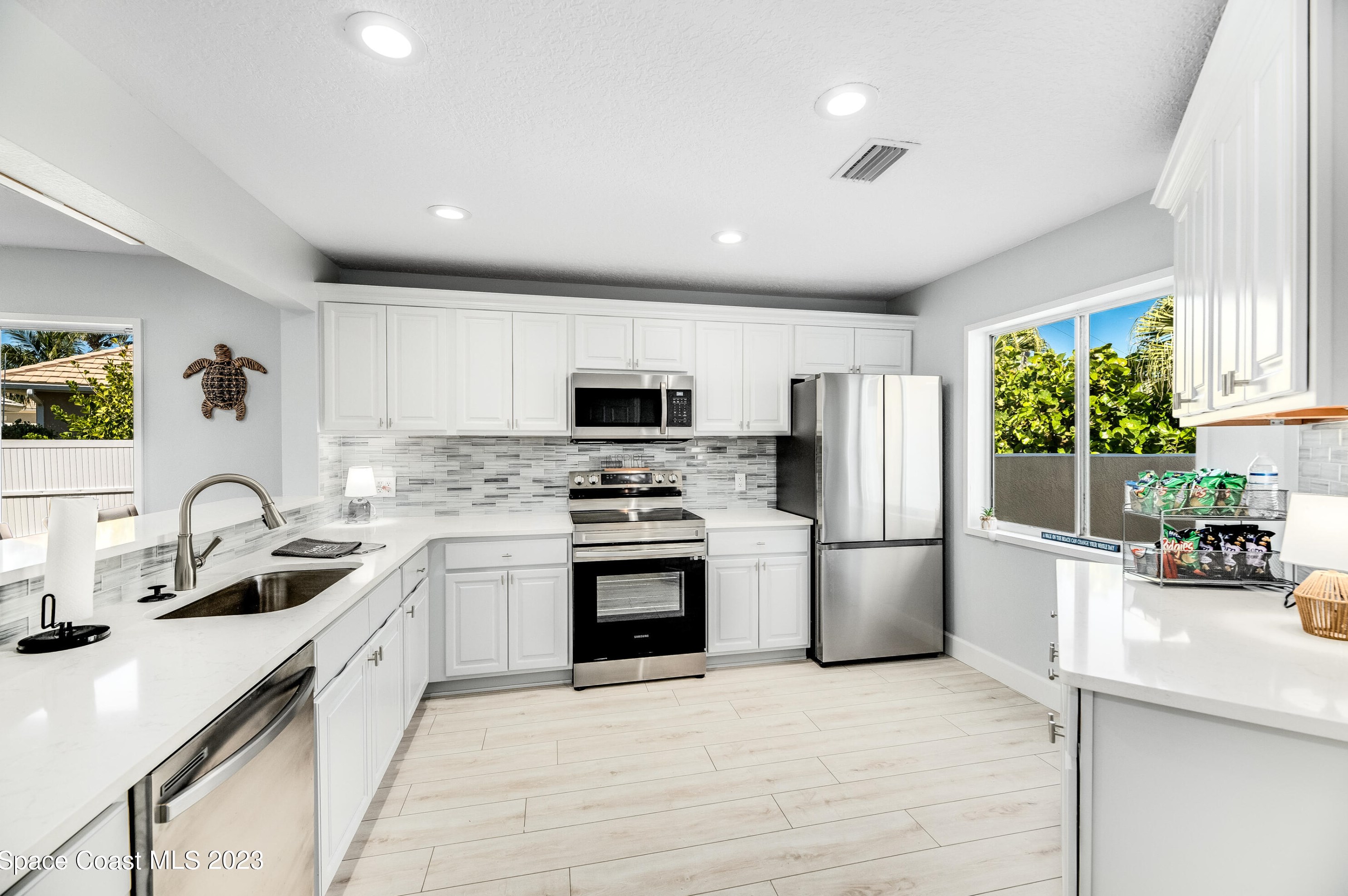 200 Oceanway Dr, Melbourne FL  32951-3321 exterior