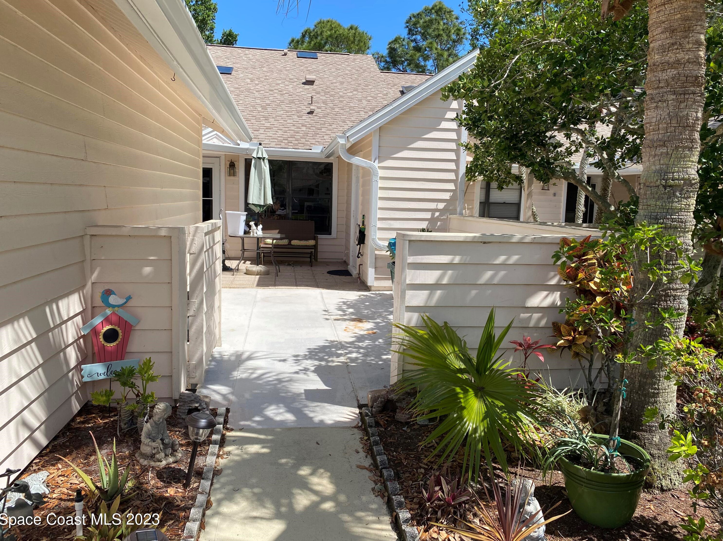 892 Ridge Lake Dr, Melbourne, FL 32940-1759