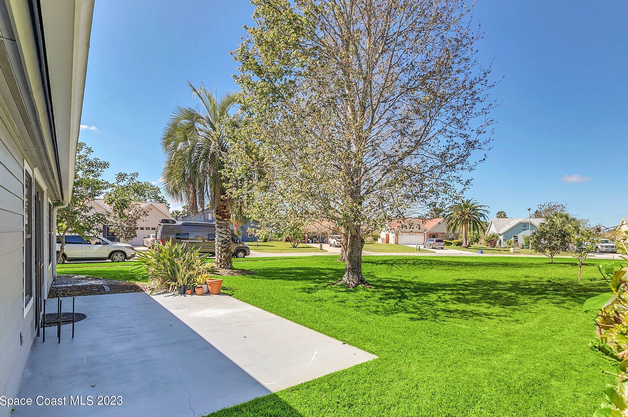 798 Pine Shores Cir, New Smyrna FL  32168-6189 exterior