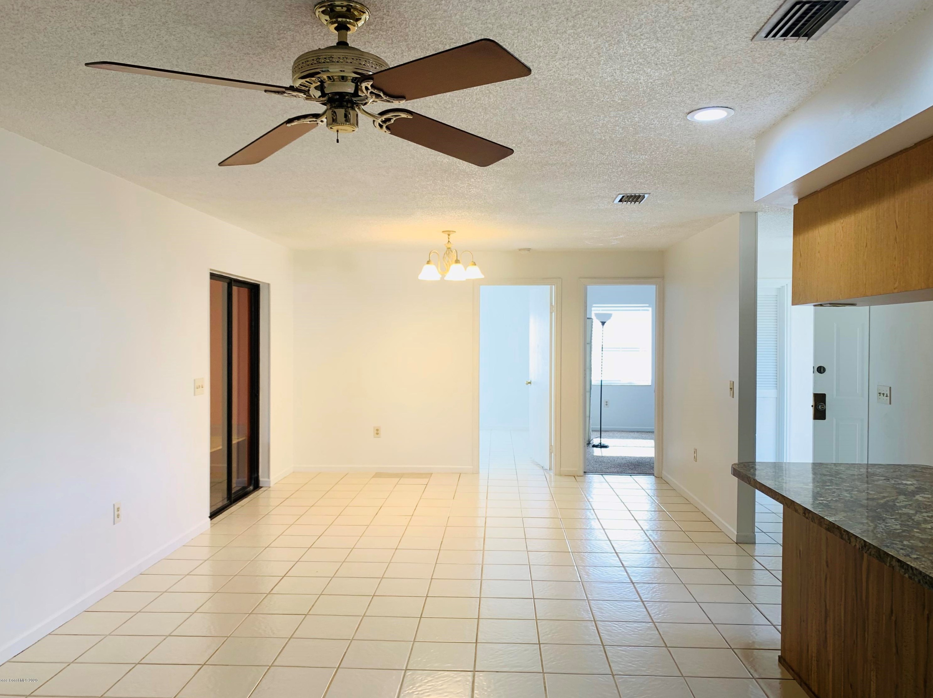 185 Cinnamon Lake Cir, Melbourne, FL 32901