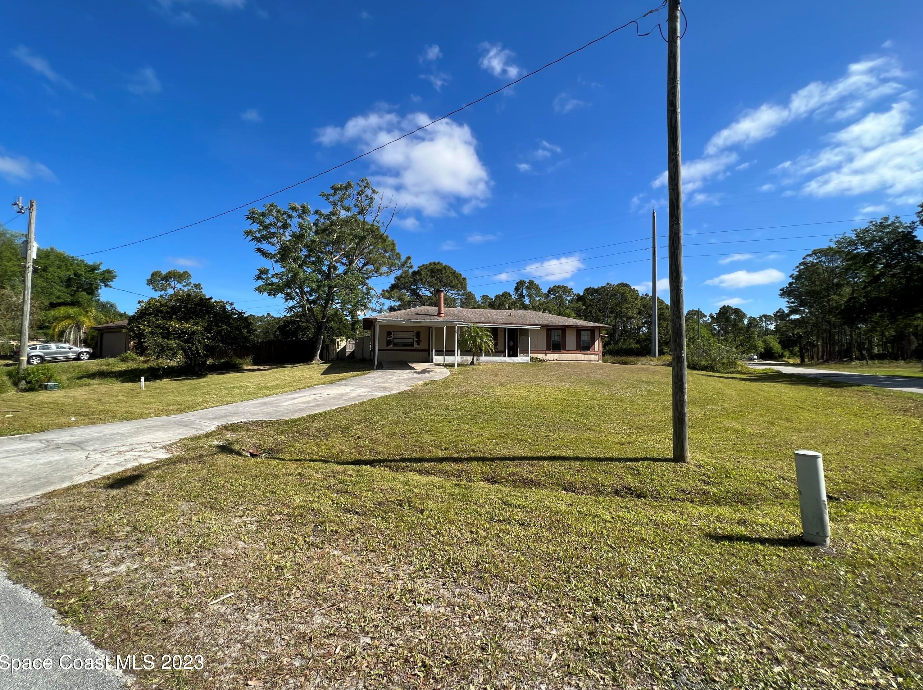 687 Harrington St, Melbourne, FL 32908-4212