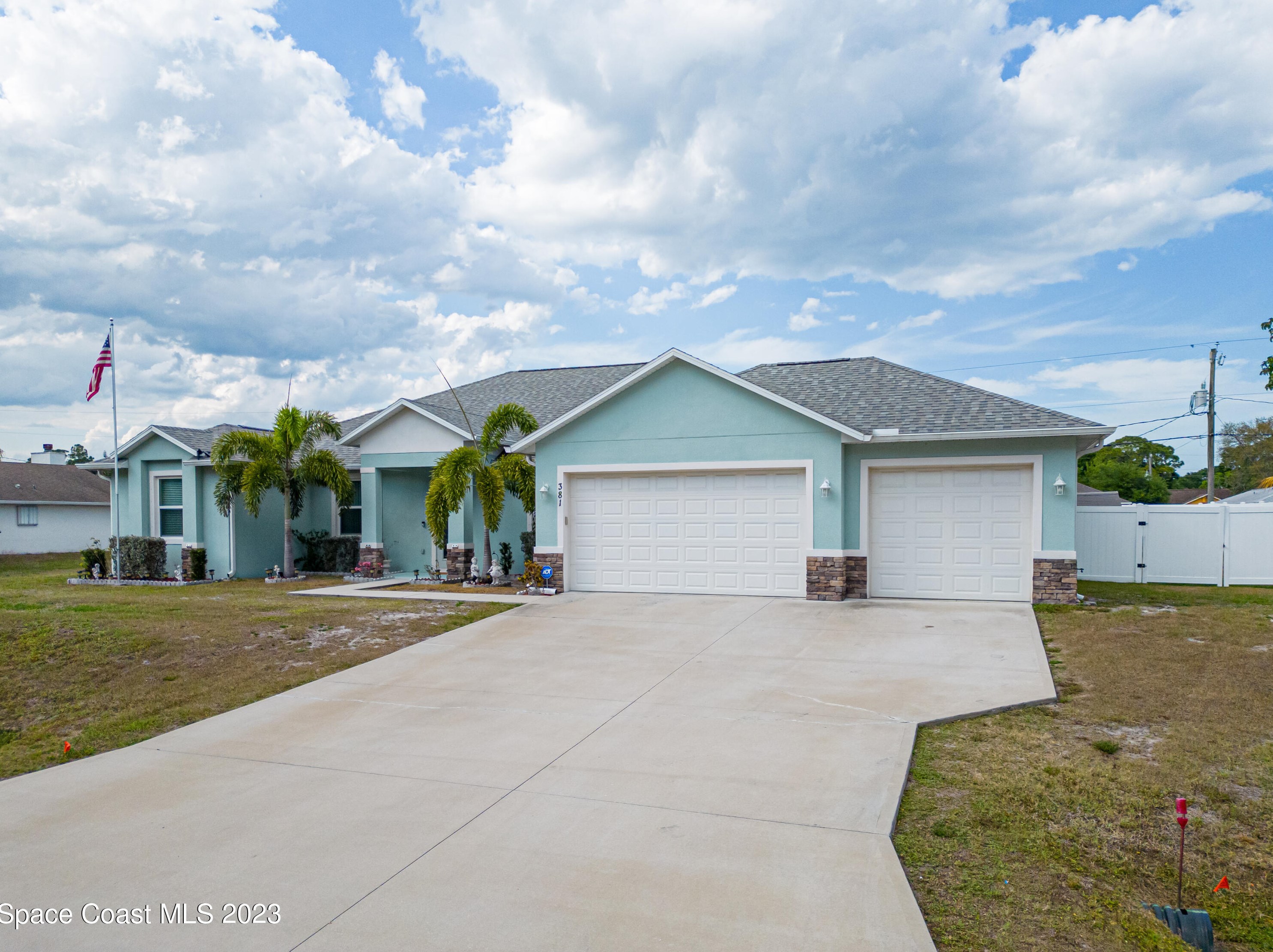 381 Narragansett St, Melbourne, FL 32907-1218