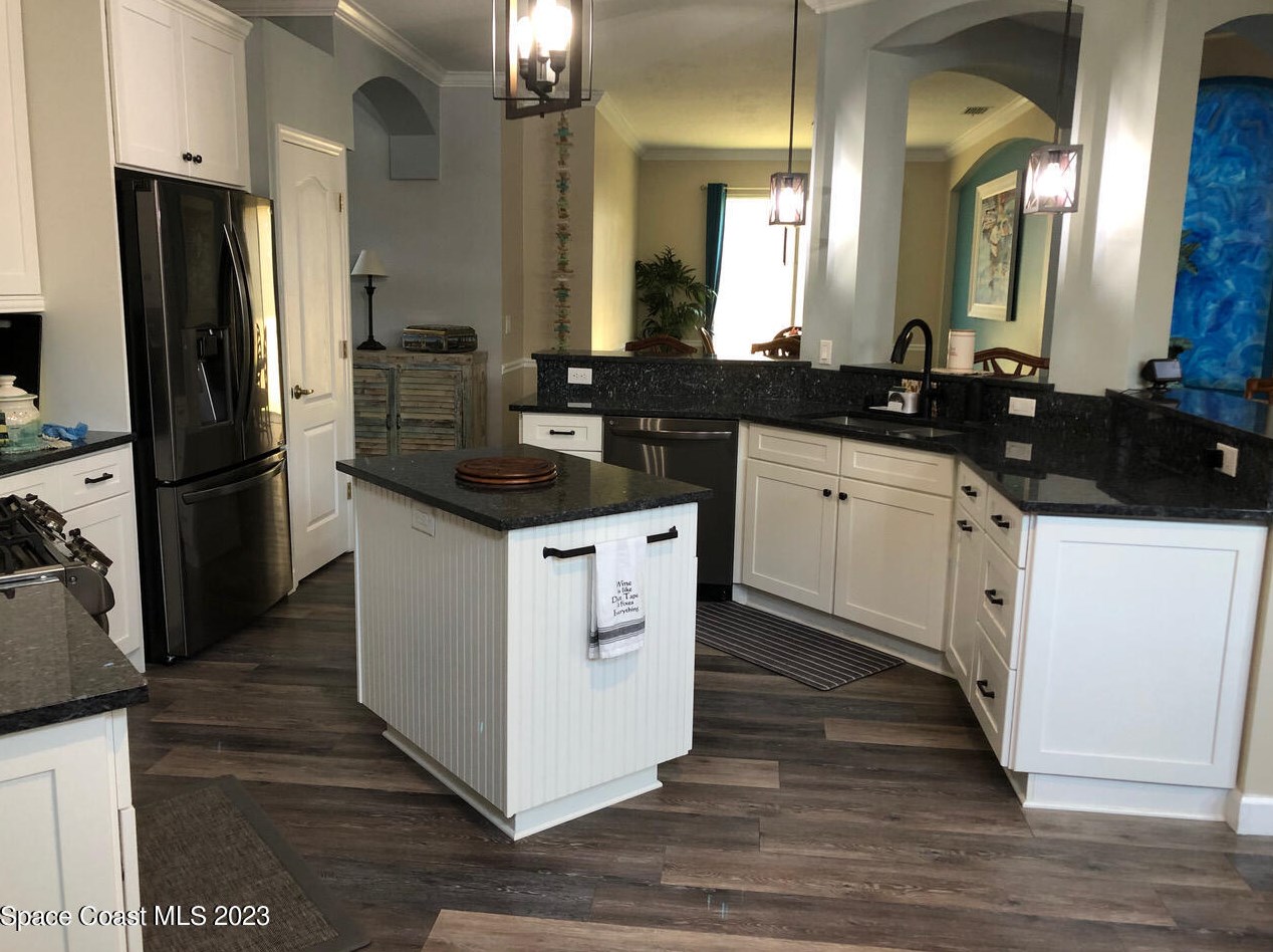 211 Oyster Ln, Melbourne, FL 32903