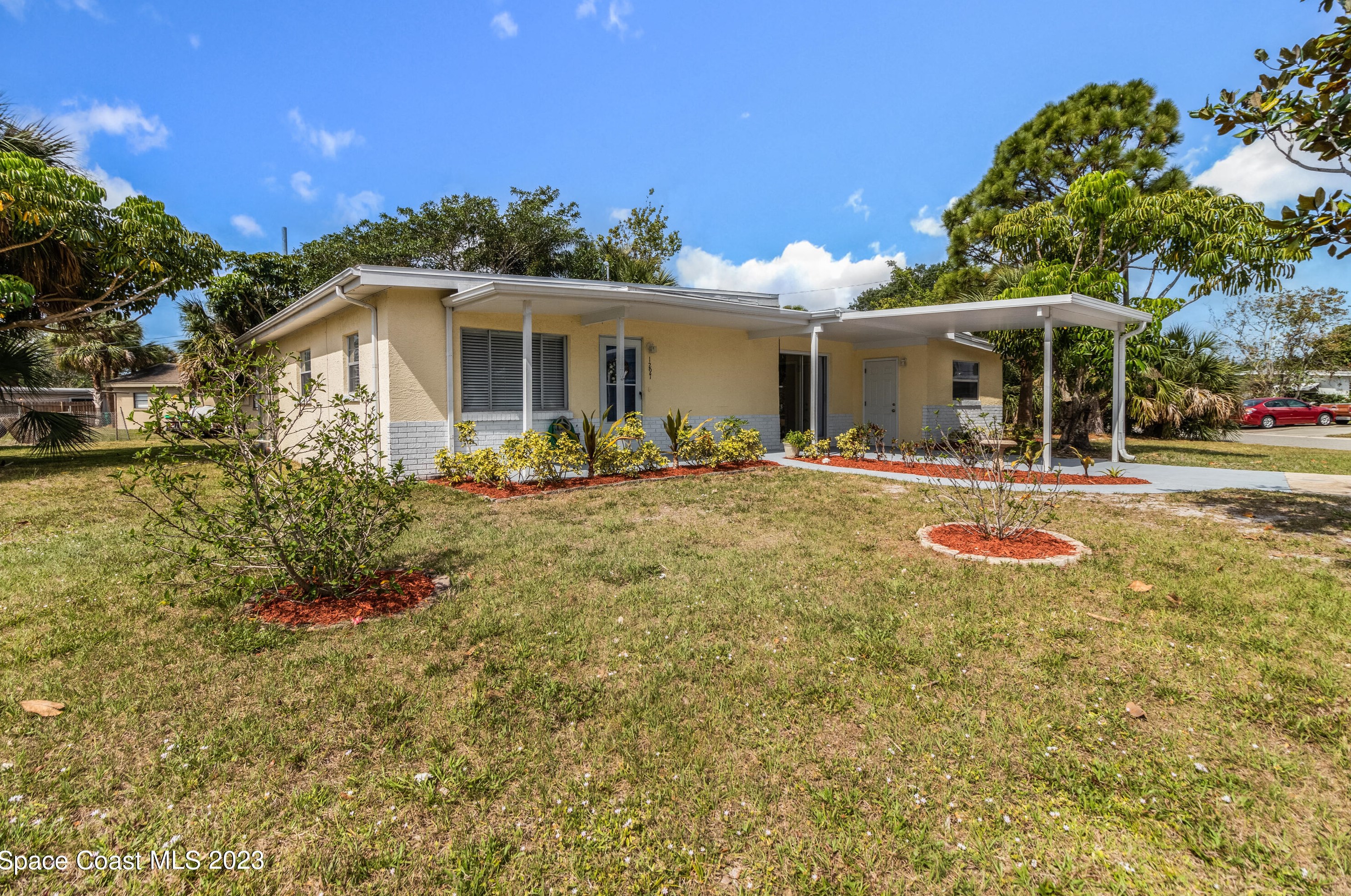 1297 Ridgewood Dr, Melbourne, FL 32935-6053