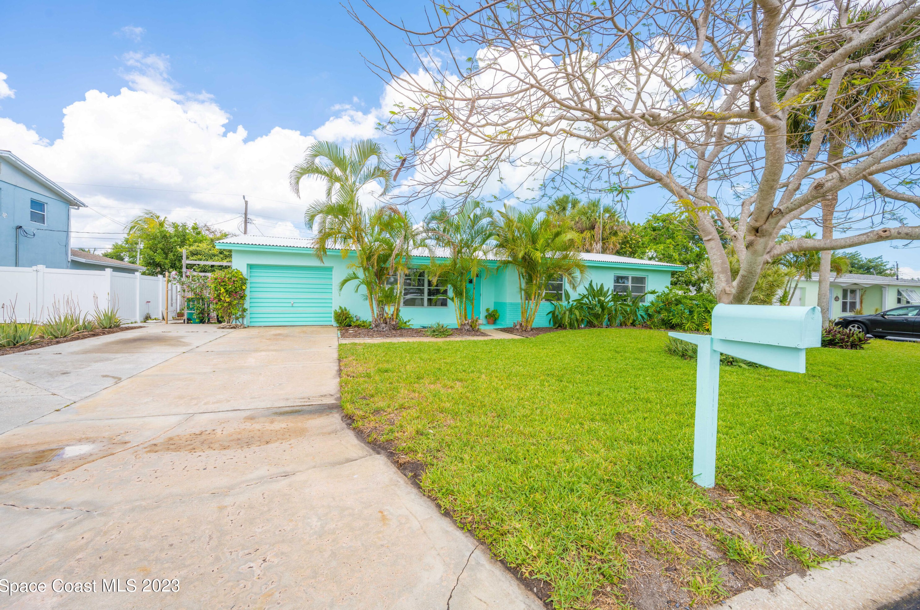 425 Neptune Dr, Melbourne, FL 32907-1508