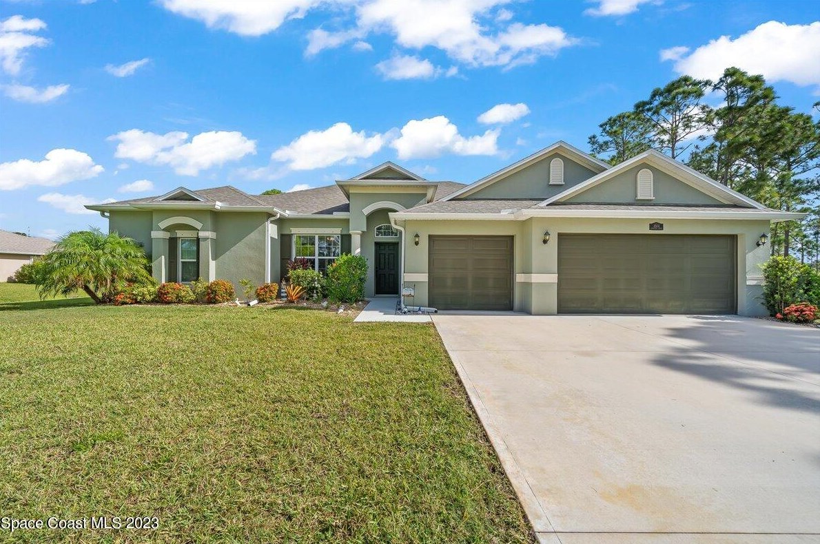 4504 Celestial Dr, Melbourne, FL 32949-3405