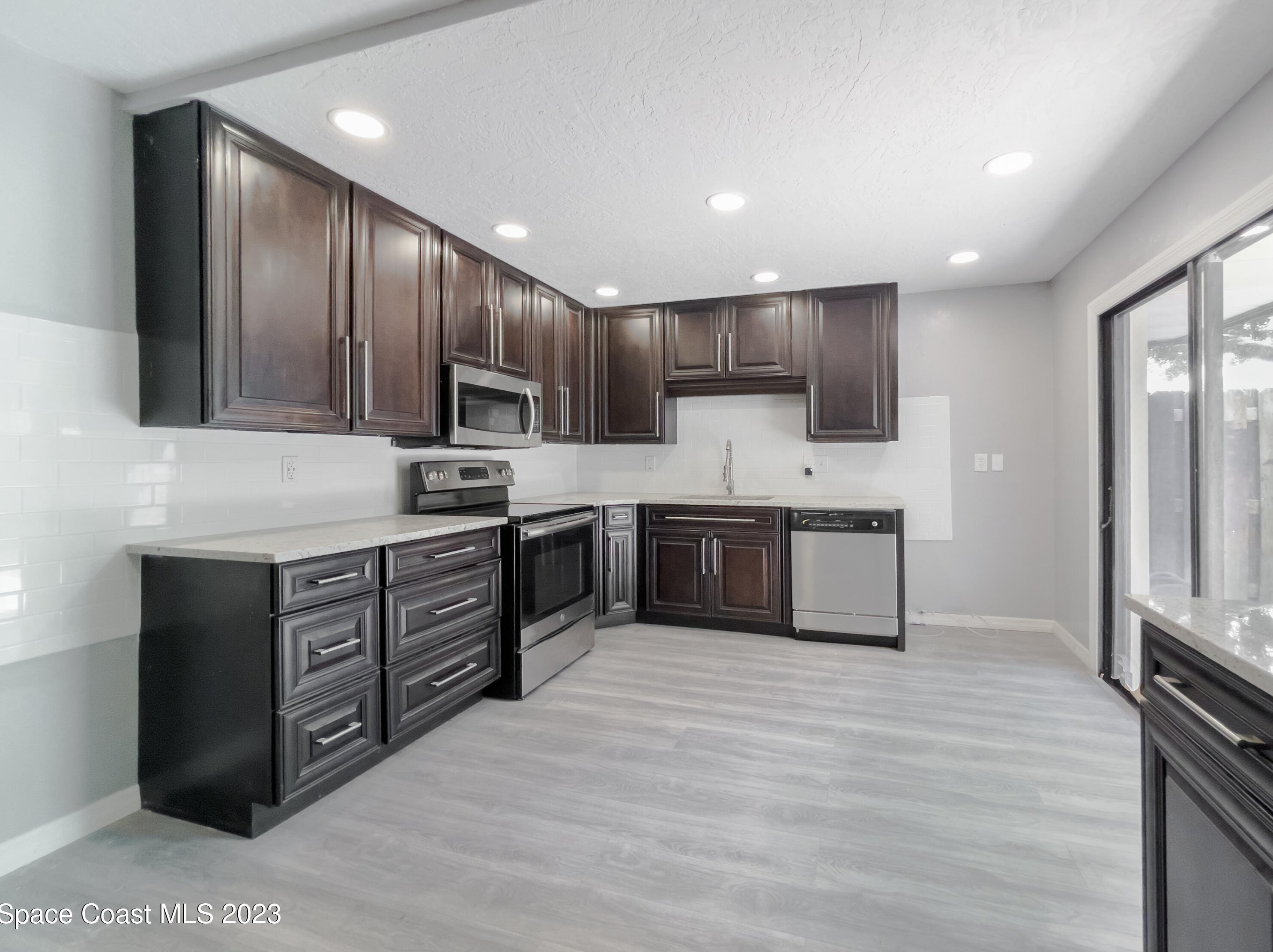 1012 Vista Oaks Cir, Melbourne FL  32905-3101 exterior