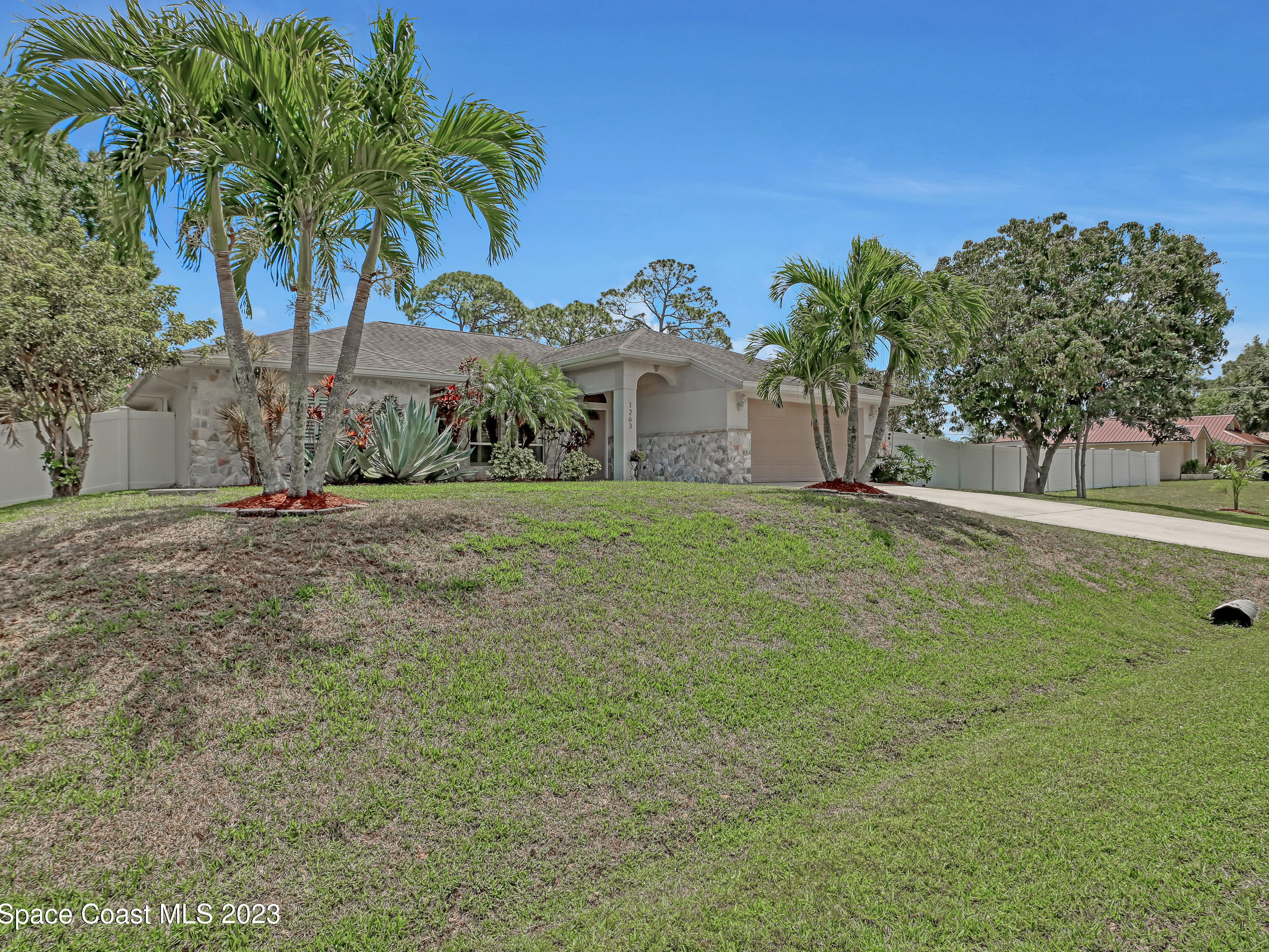 1263 Perry Ave, Melbourne, FL 32907-7832