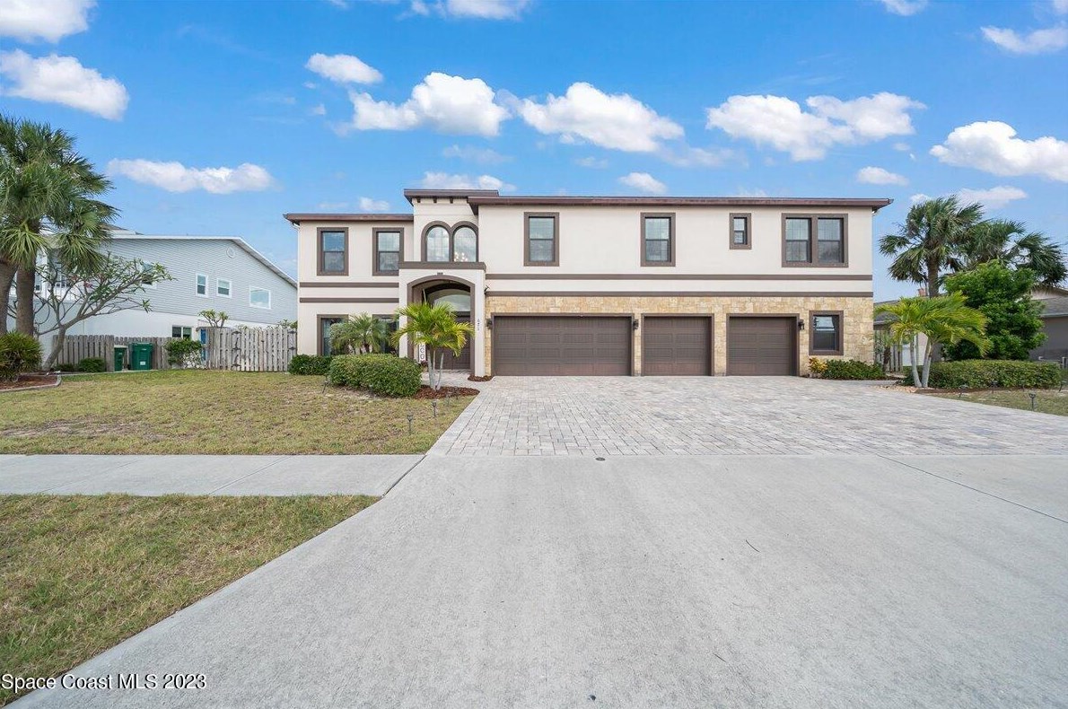 671 Palm Dr, Melbourne, FL 32937-2573