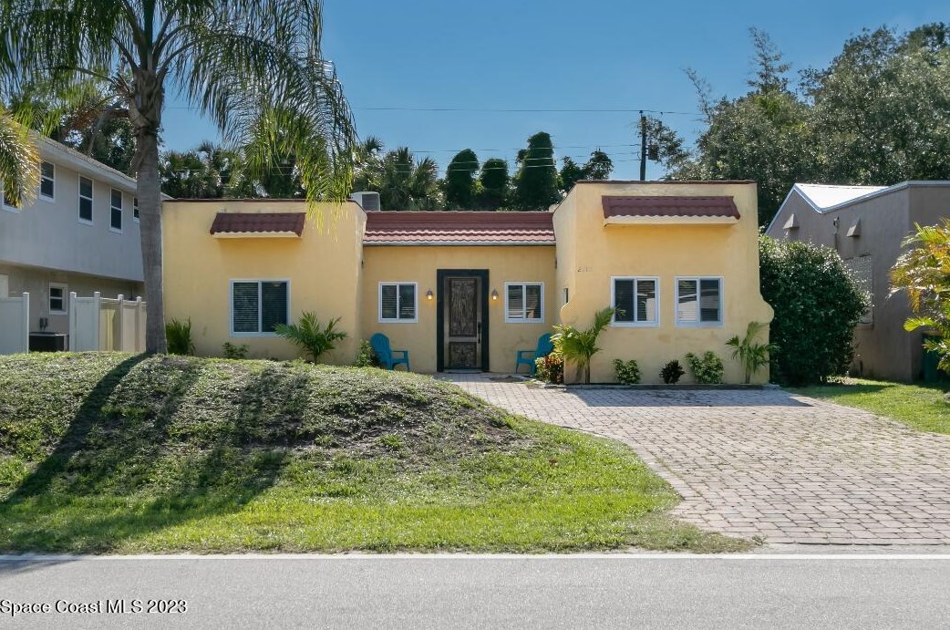 2210 Country Club Rd, Melbourne, FL 32901-5324
