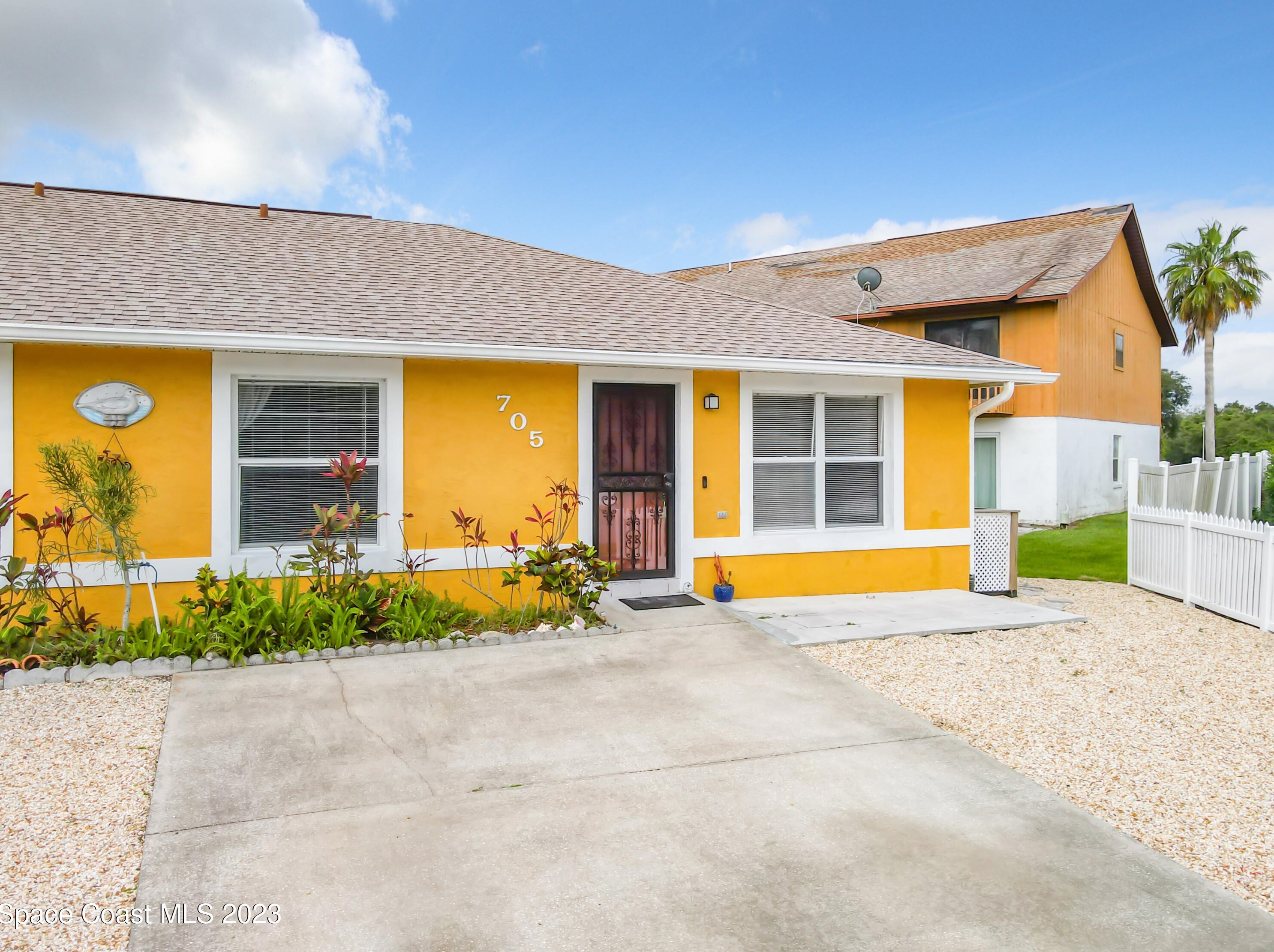 705 River Oaks Cir, New Smyrna, FL 32169-3873
